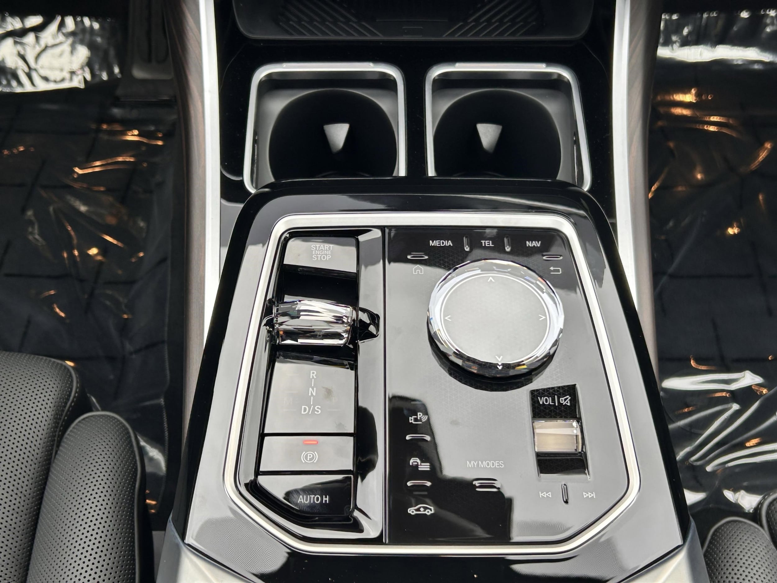 2026 BMW 7 Series 750e - Photo 11