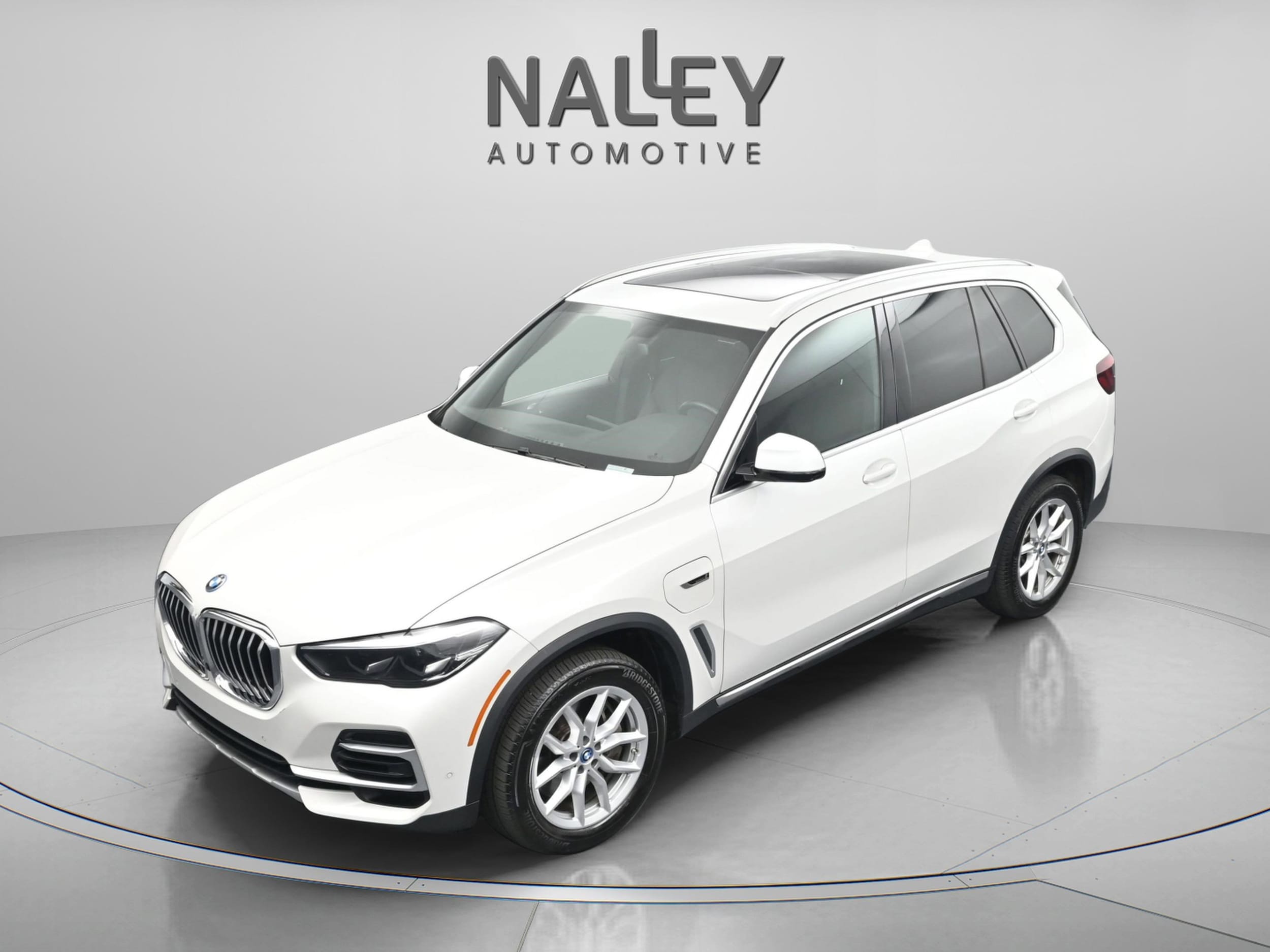 2022 BMW X5 45e's photo