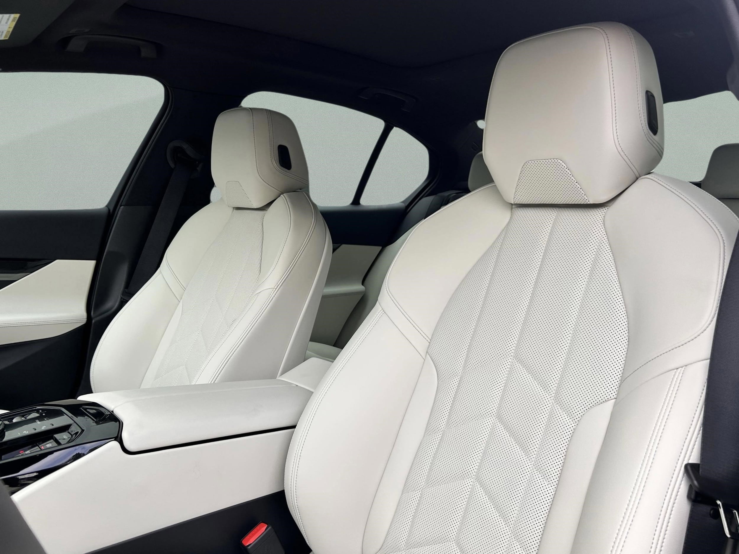 2025 BMW 5 Series 530i - Photo 23