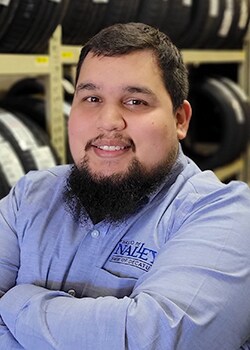Staff member Oscar Ruiz from ID_b414a8cc36e0