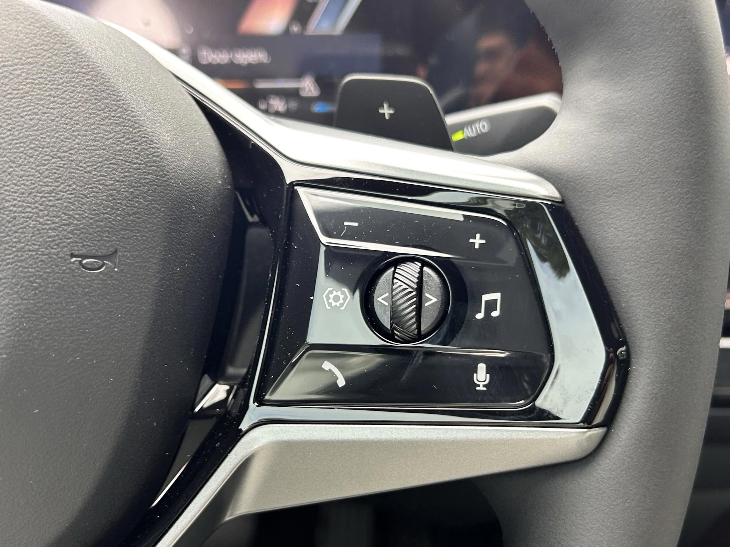 2025 BMW 5 Series 530i - Photo 11