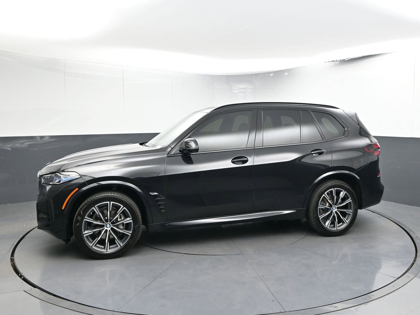 Used 2024 BMW X5 40i with VIN 5UX23EU03R9V18361 for sale in Decatur, GA