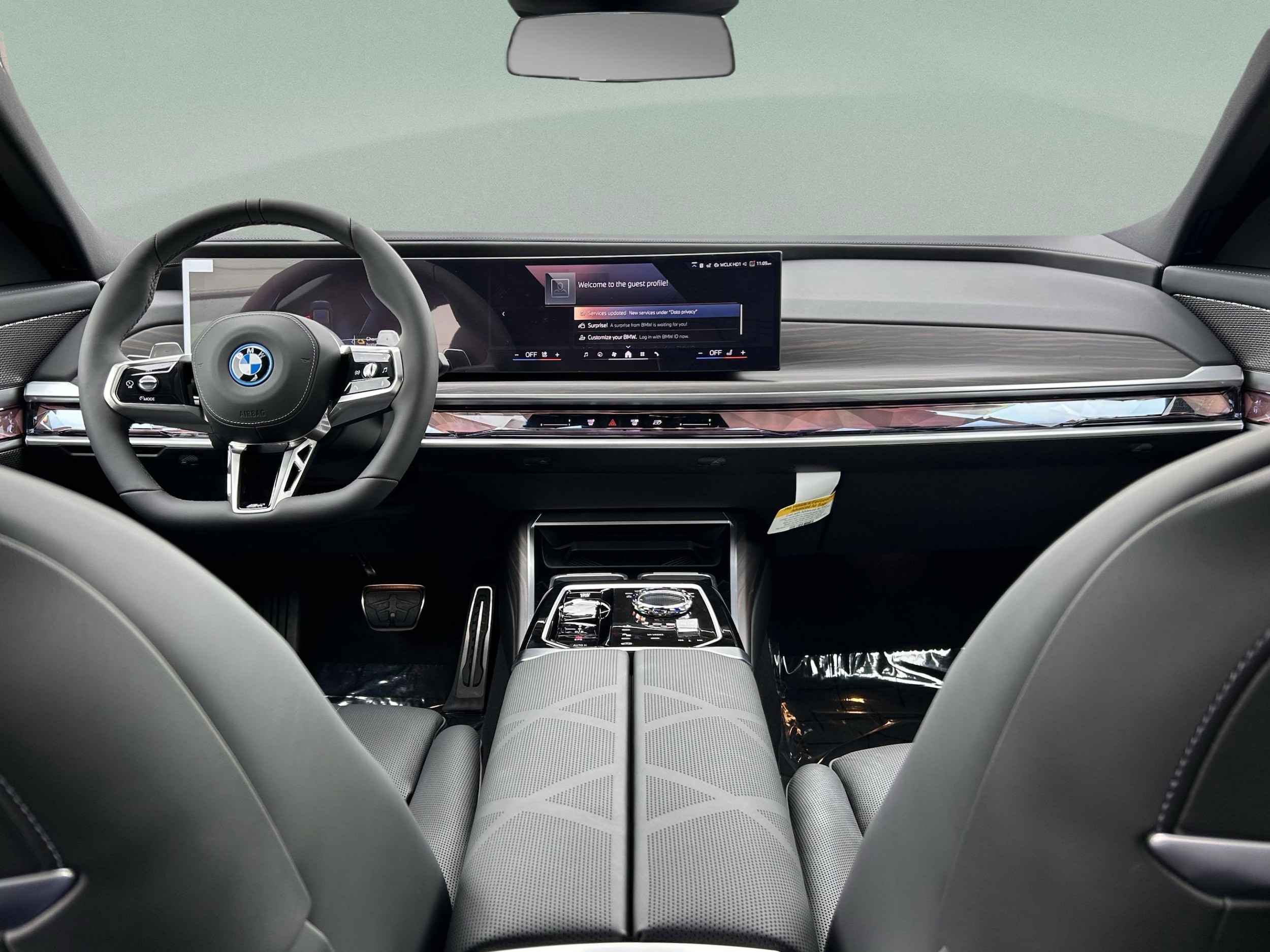 2026 BMW 7 Series 750e - Photo 8