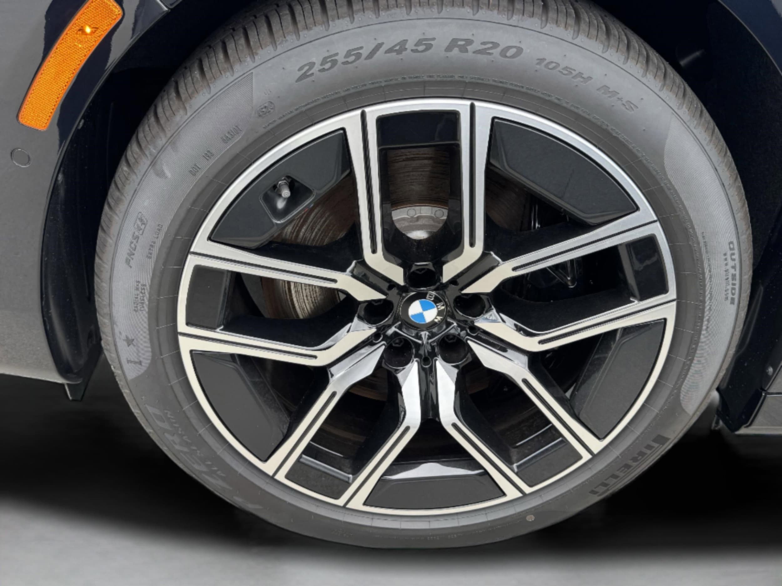 2025 BMW i7 60 - Photo 34