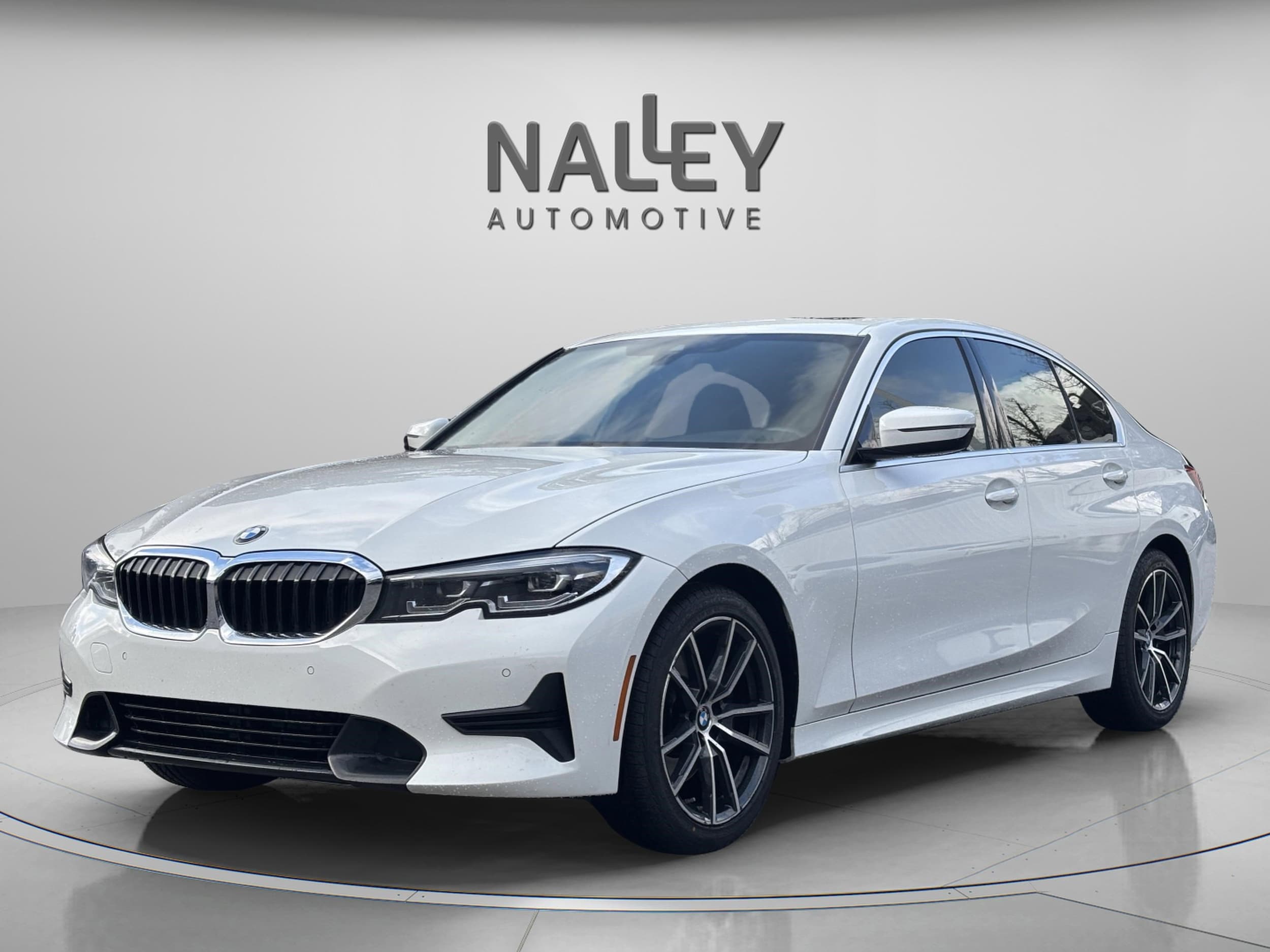 2019 BMW 3 Series 330i's photo