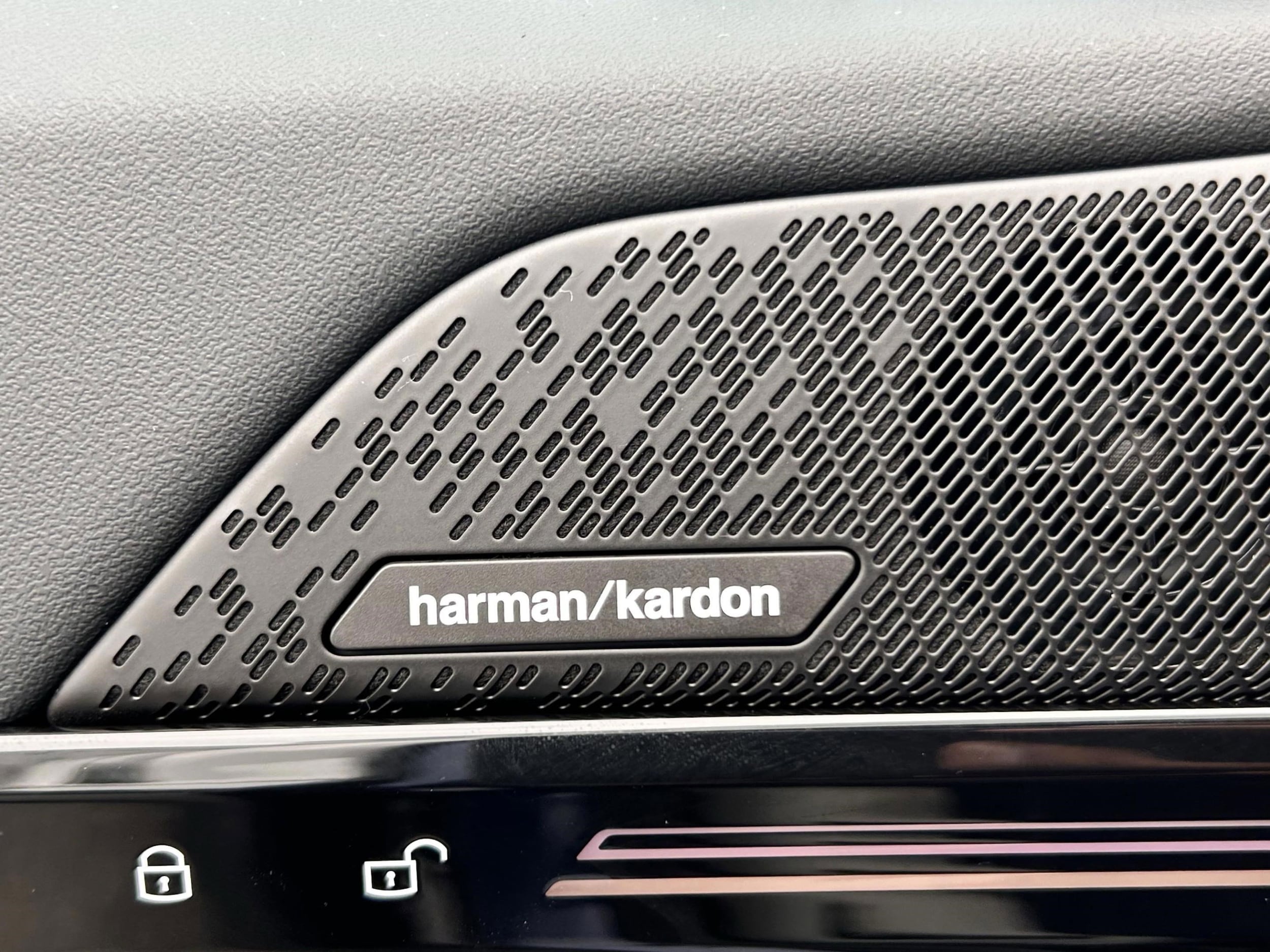 2025 BMW 5 Series 530i - Photo 21