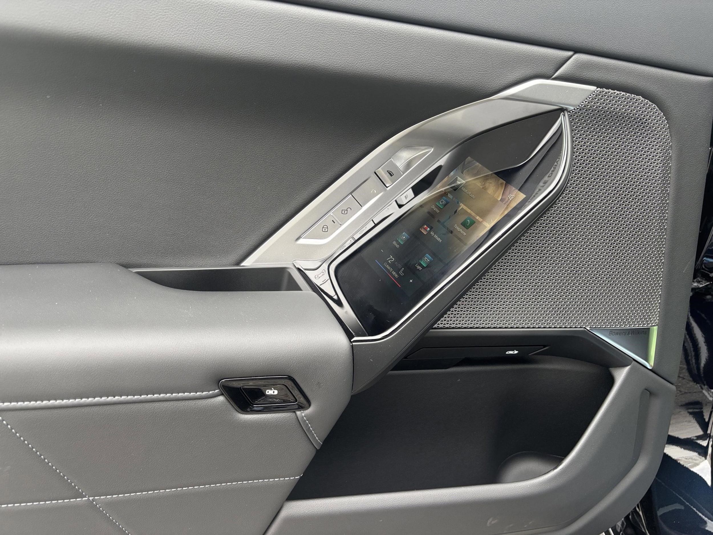 2026 BMW 7 Series 750e - Photo 32