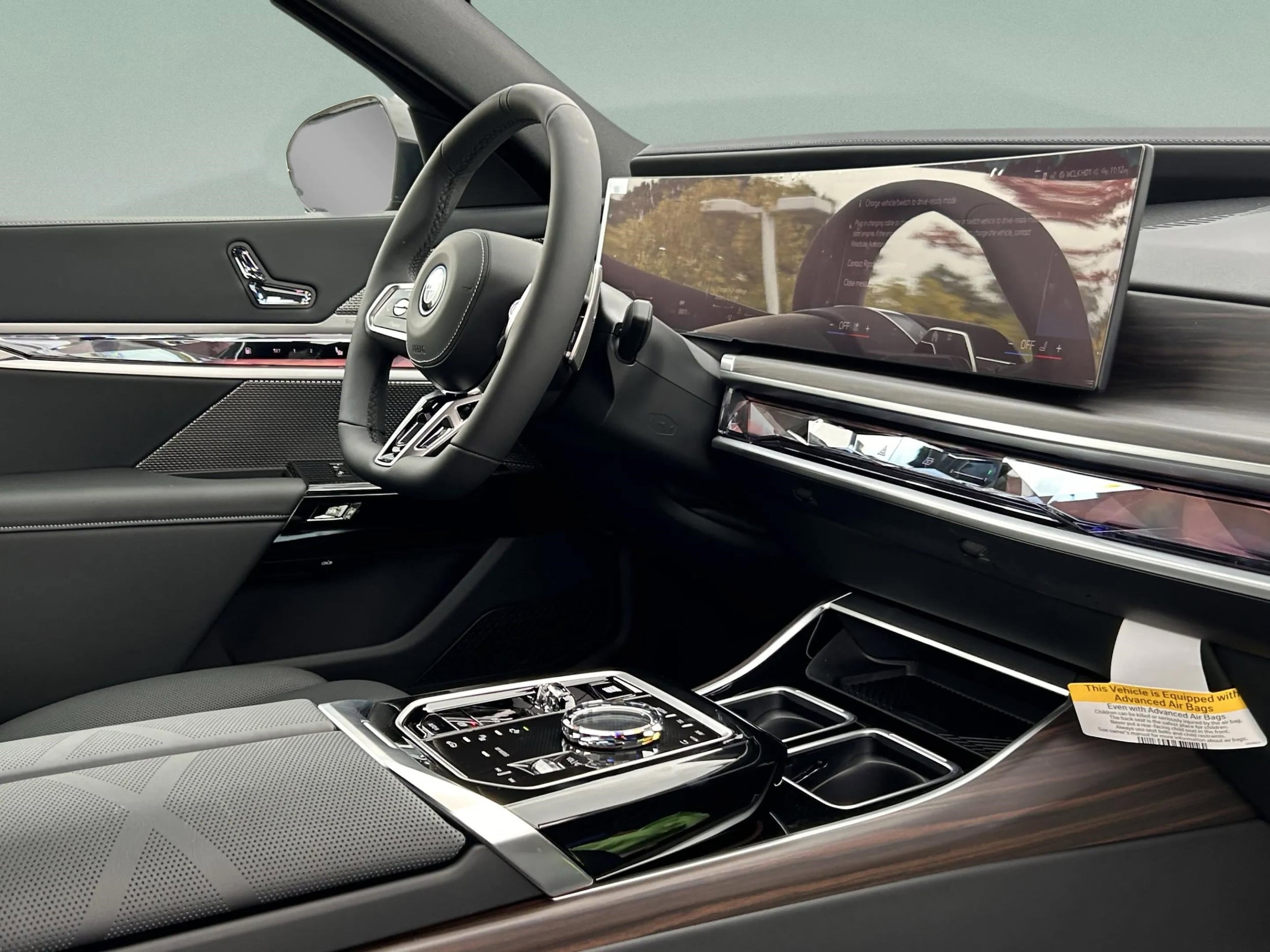 2026 BMW 7 Series 750e - Photo 25