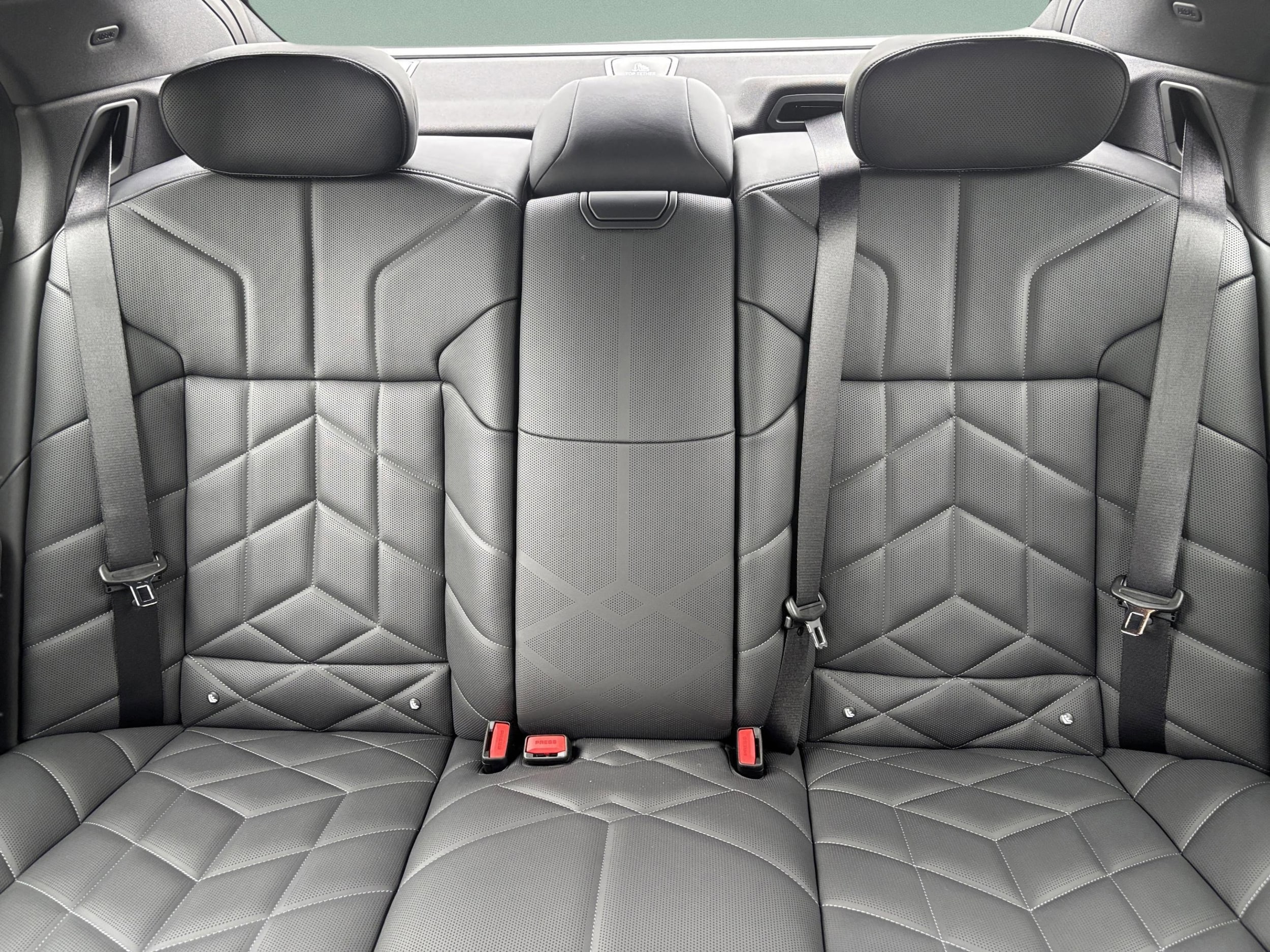 2026 BMW 7 Series 750e - Photo 12