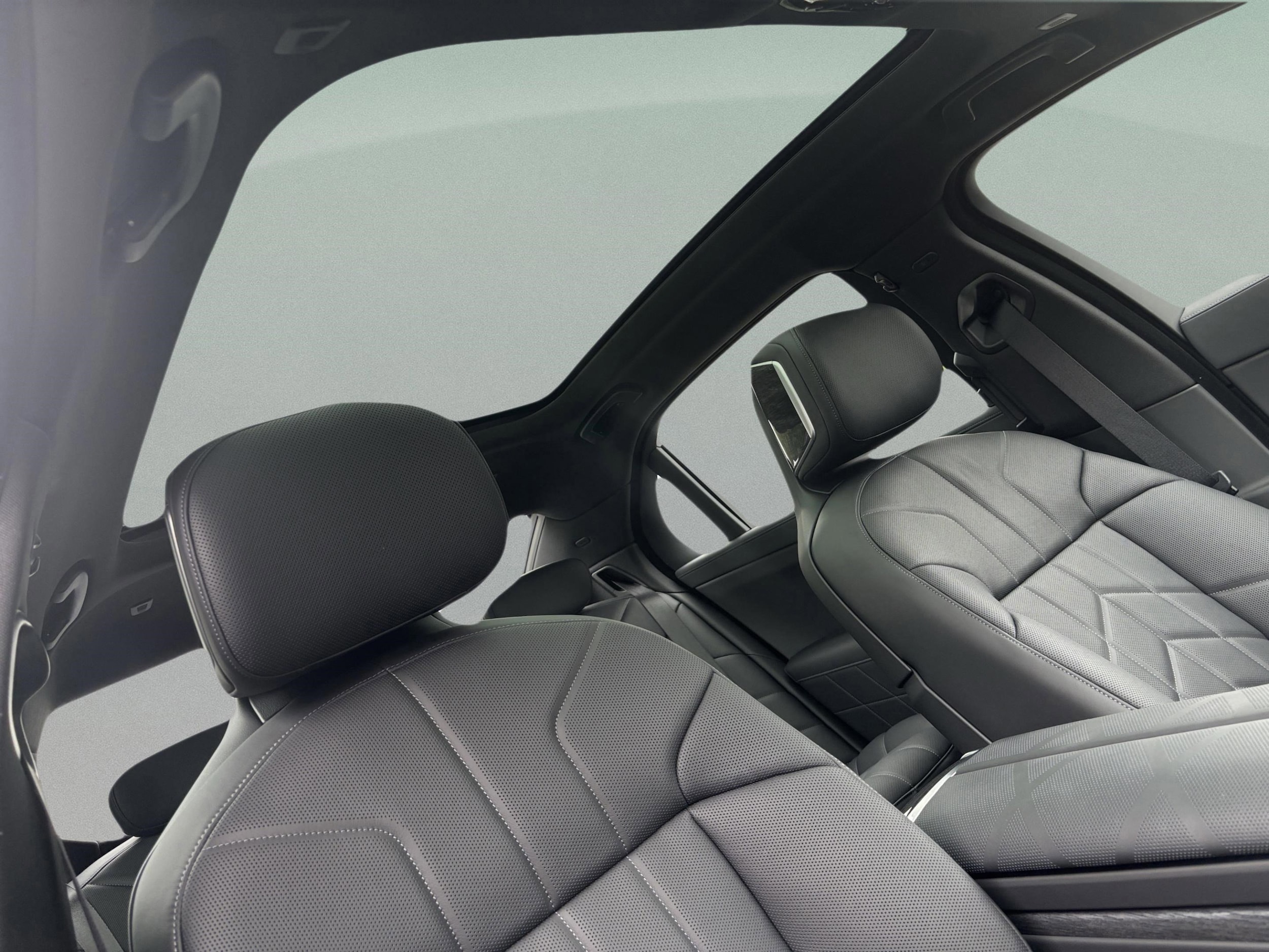 2026 BMW 7 Series 750e - Photo 35