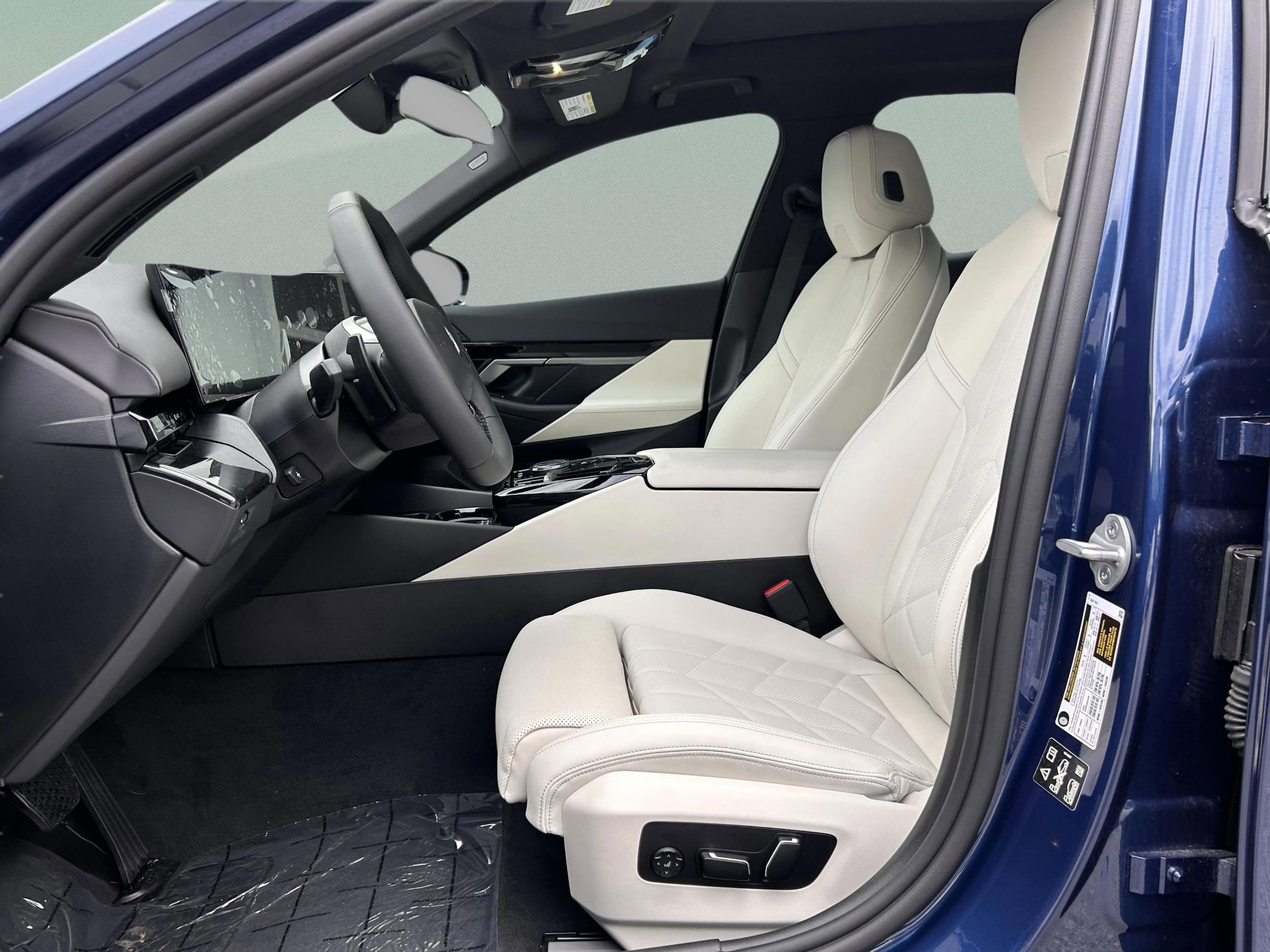 2025 BMW 5 Series 530i - Photo 22