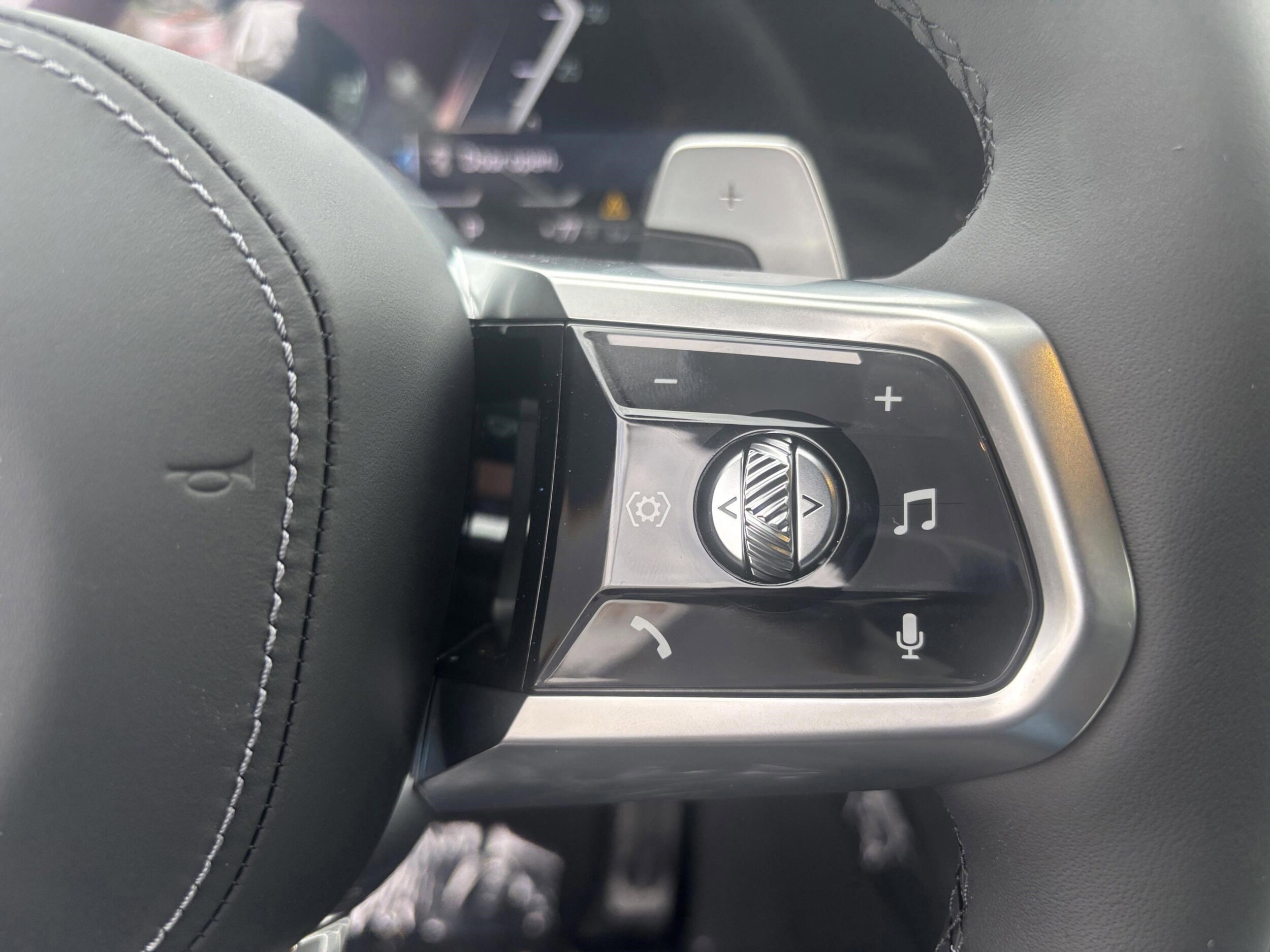 2026 BMW 7 Series 750e - Photo 28
