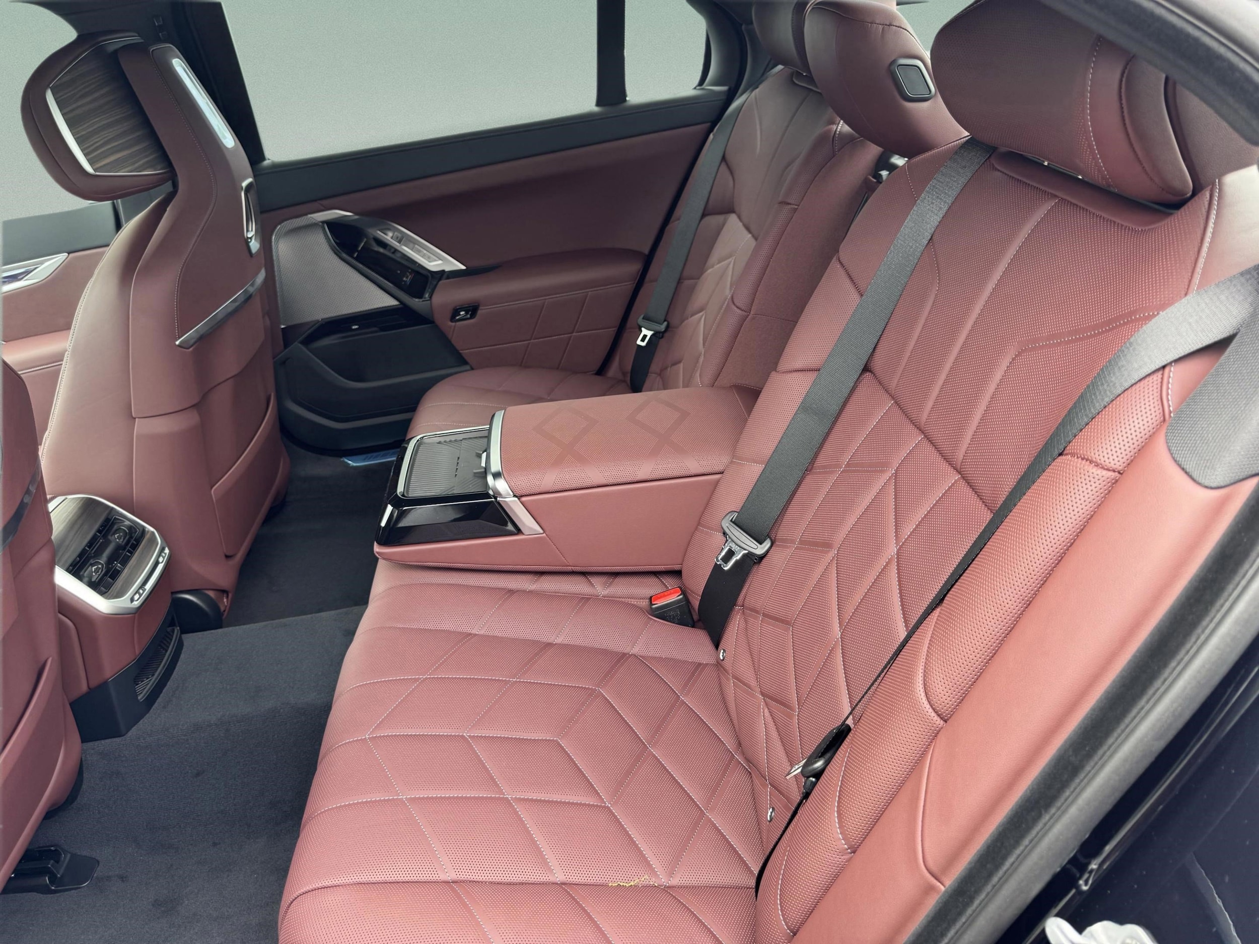 2025 BMW i7 60 - Photo 26