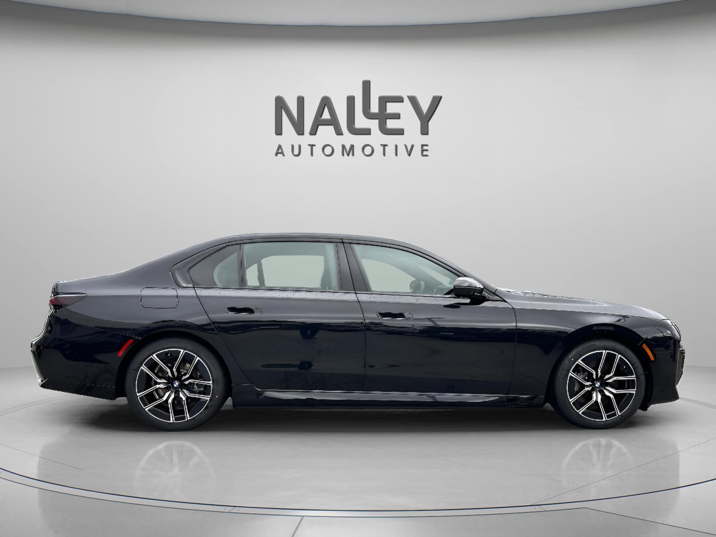 2026 BMW 7 Series 750e - Photo 6