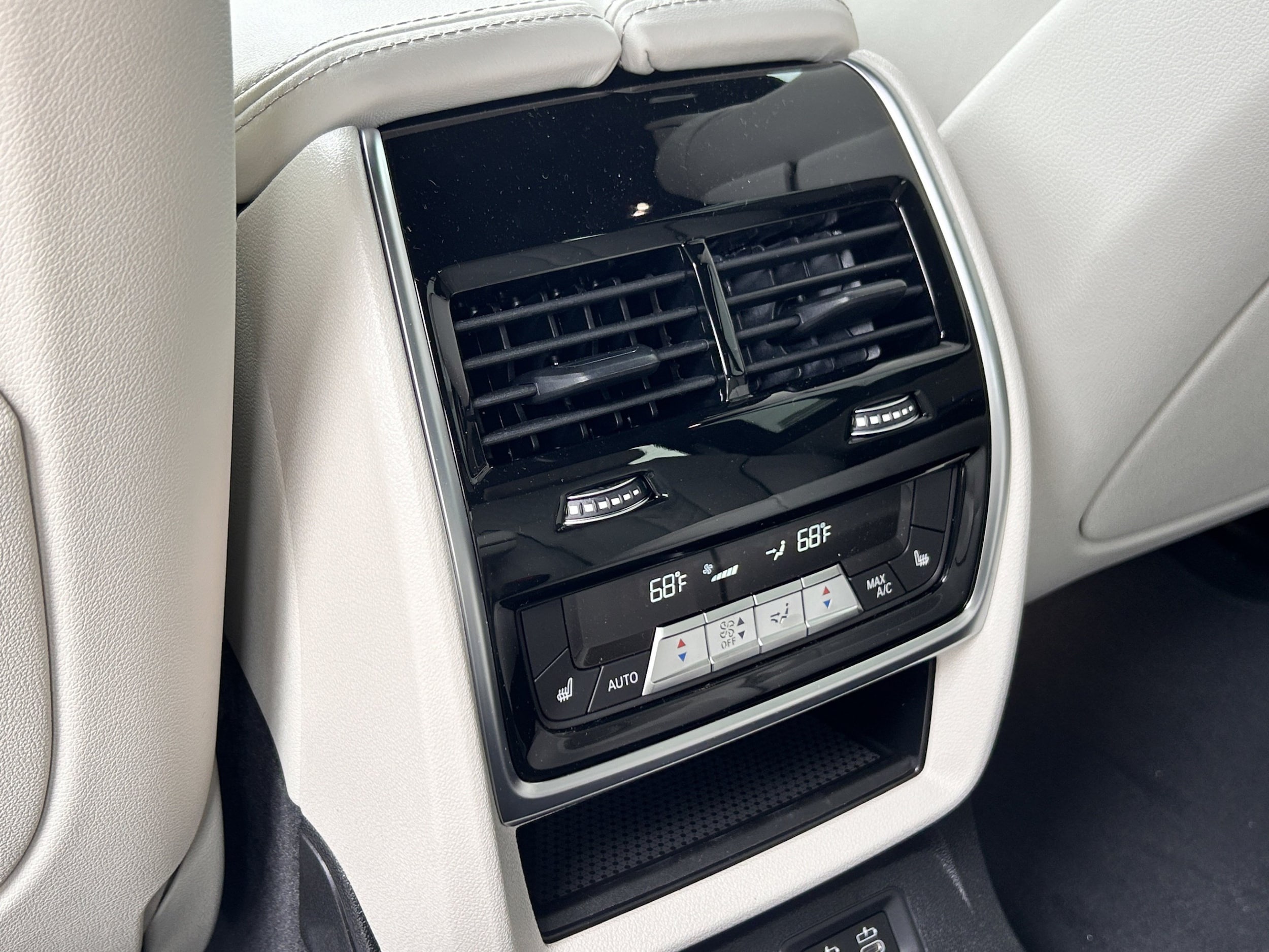 2026 BMW X7 M60i - Photo 25
