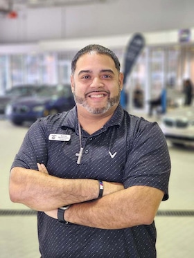 Staff member Kelvin Maldonado from ID_d9070ec38ab7
