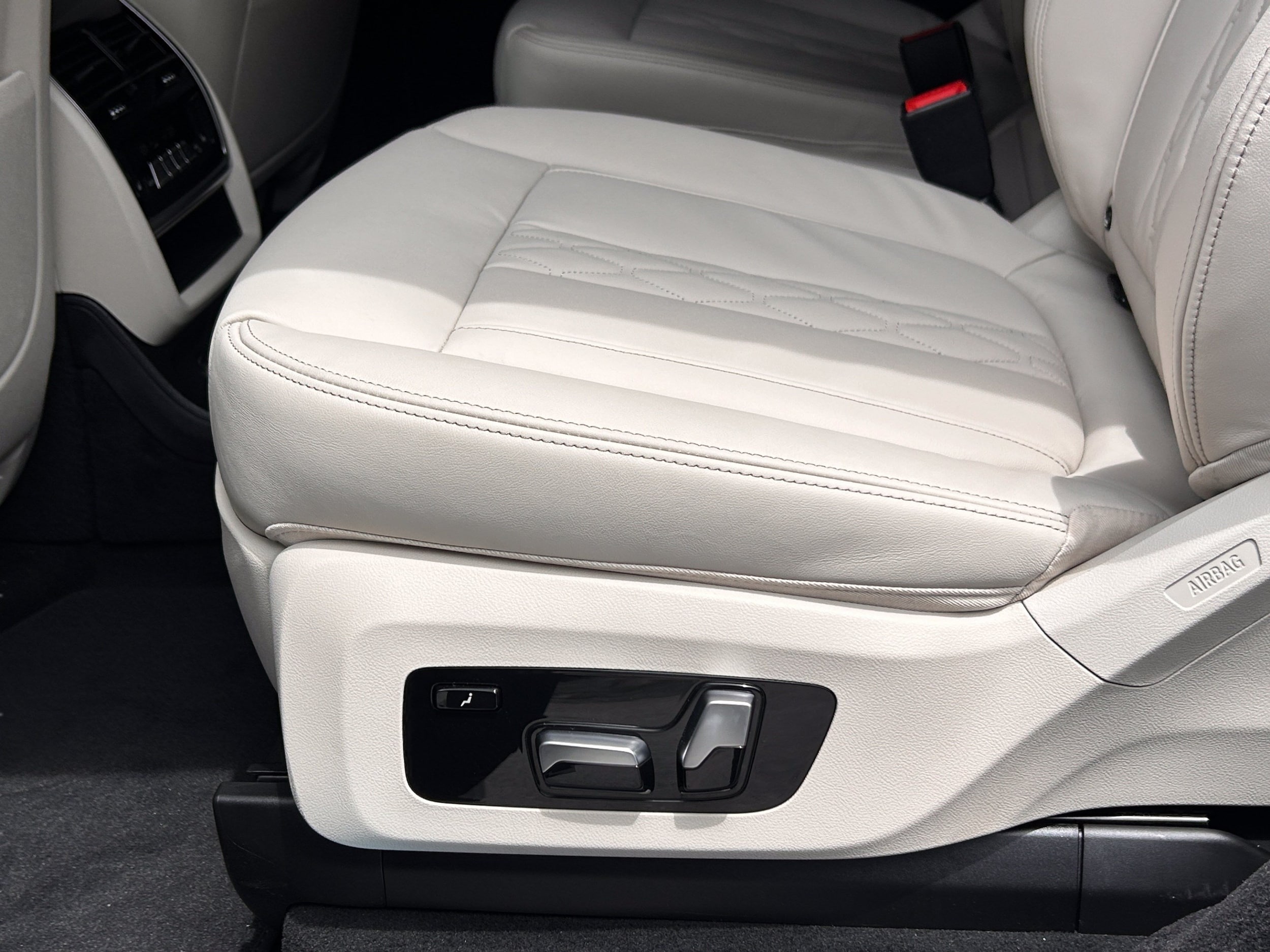 2026 BMW X7 M60i - Photo 9