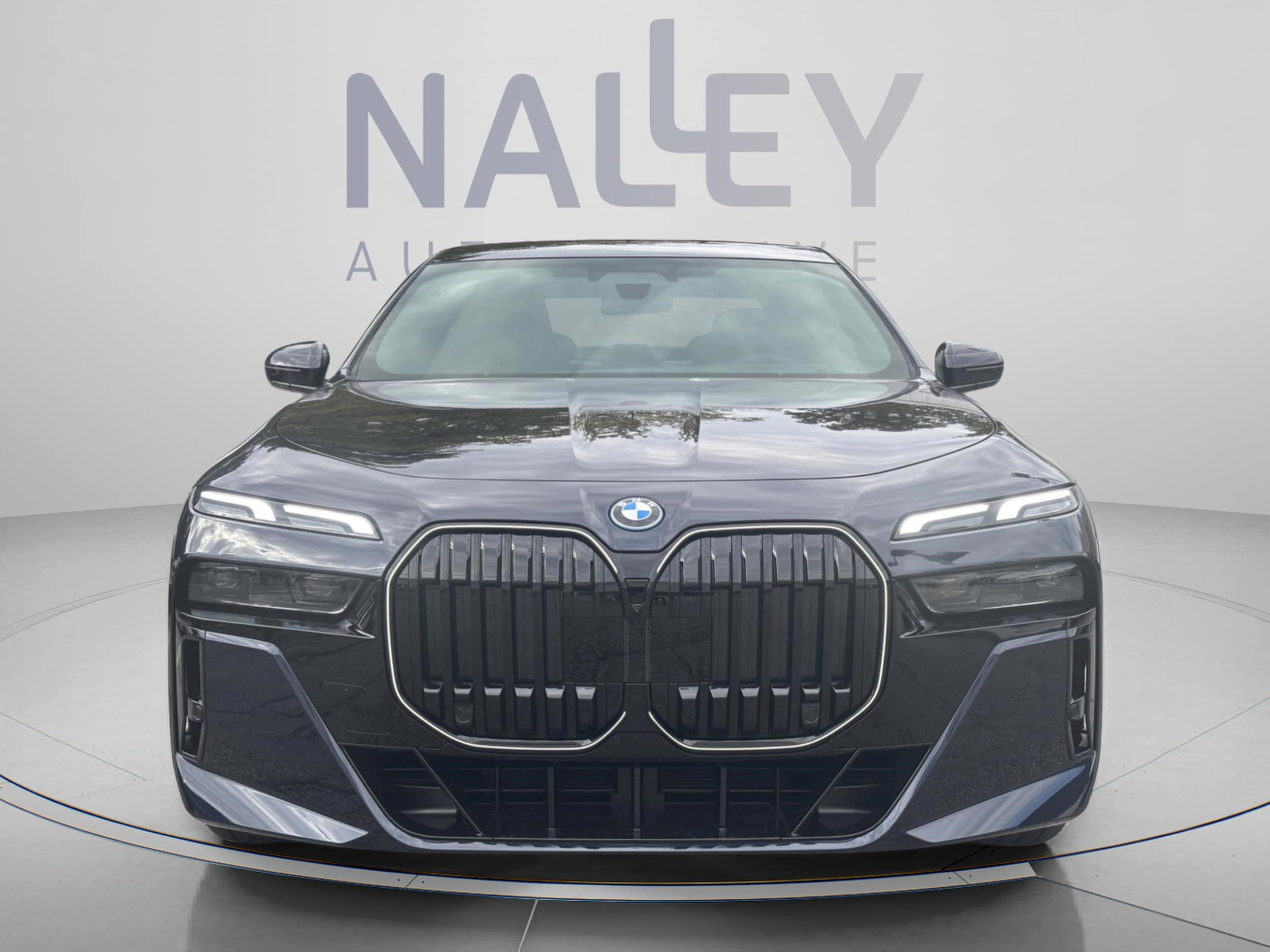 2026 BMW 7 Series 750e - Photo 8