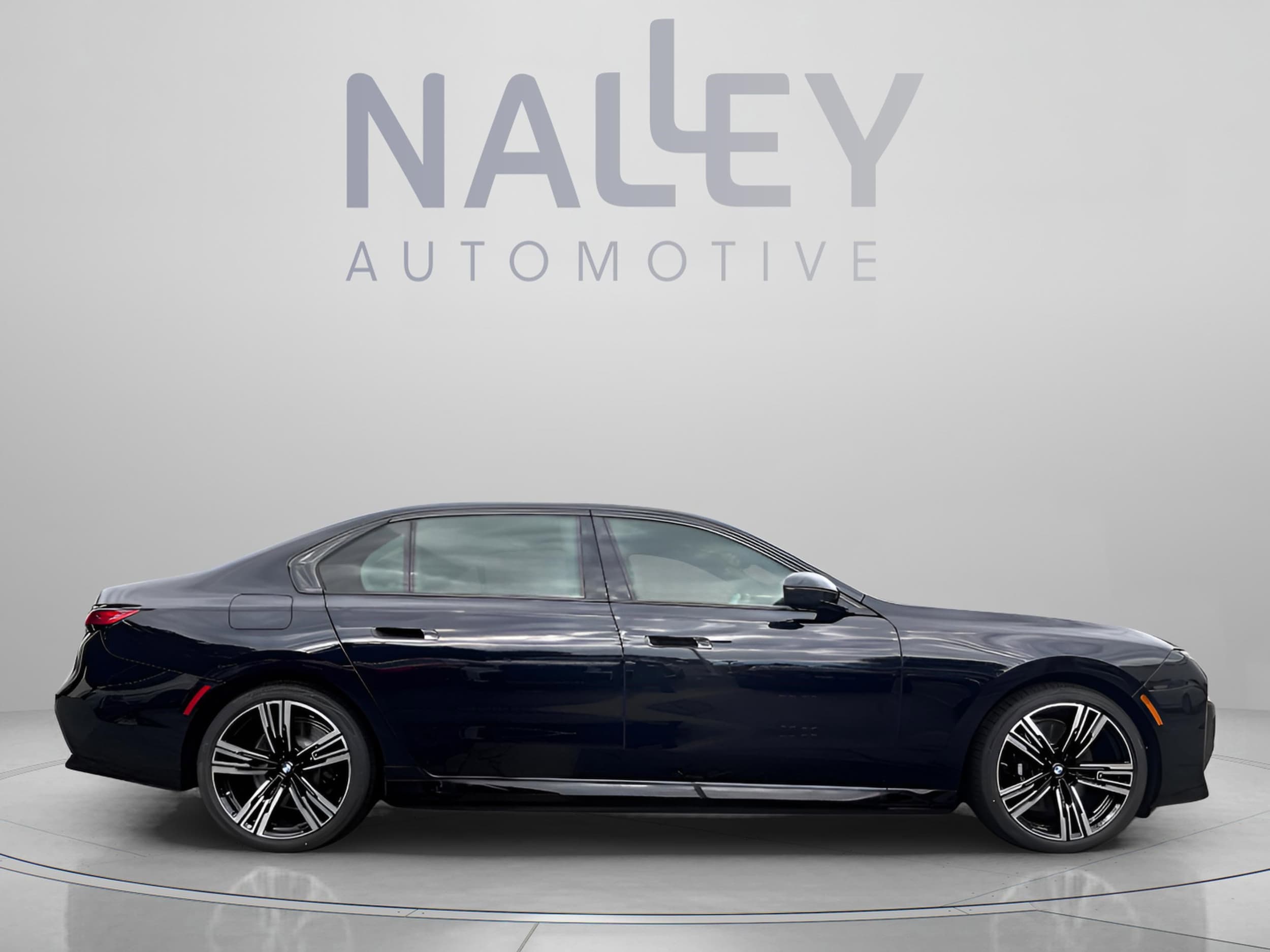2026 BMW 7 Series 750e - Photo 6
