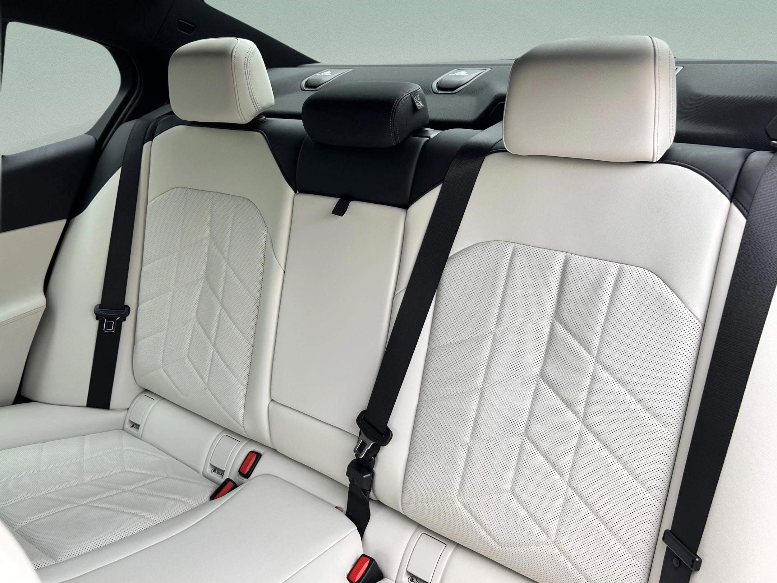 2025 BMW 5 Series 530i - Photo 26