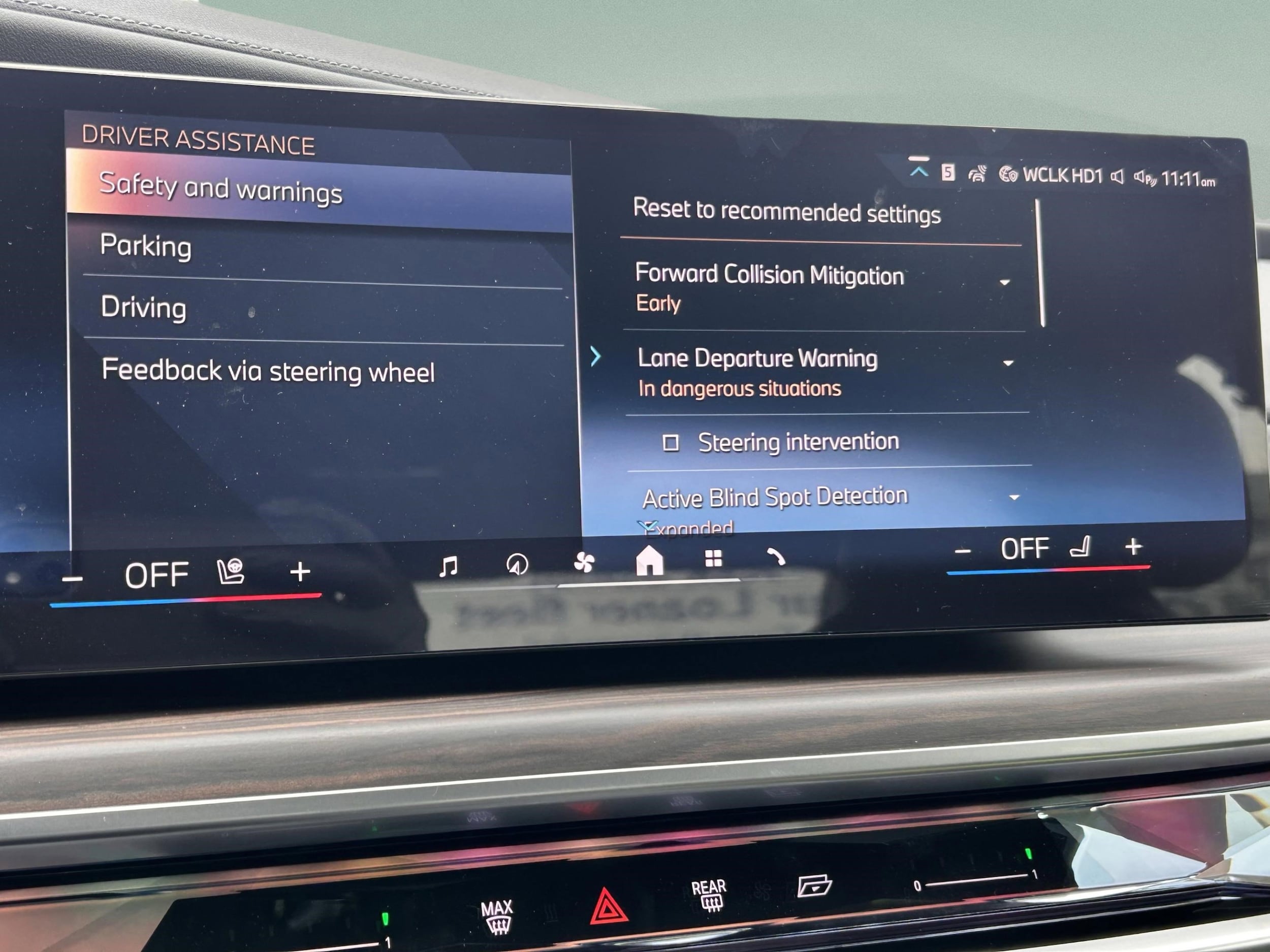 2026 BMW 7 Series 750e - Photo 16