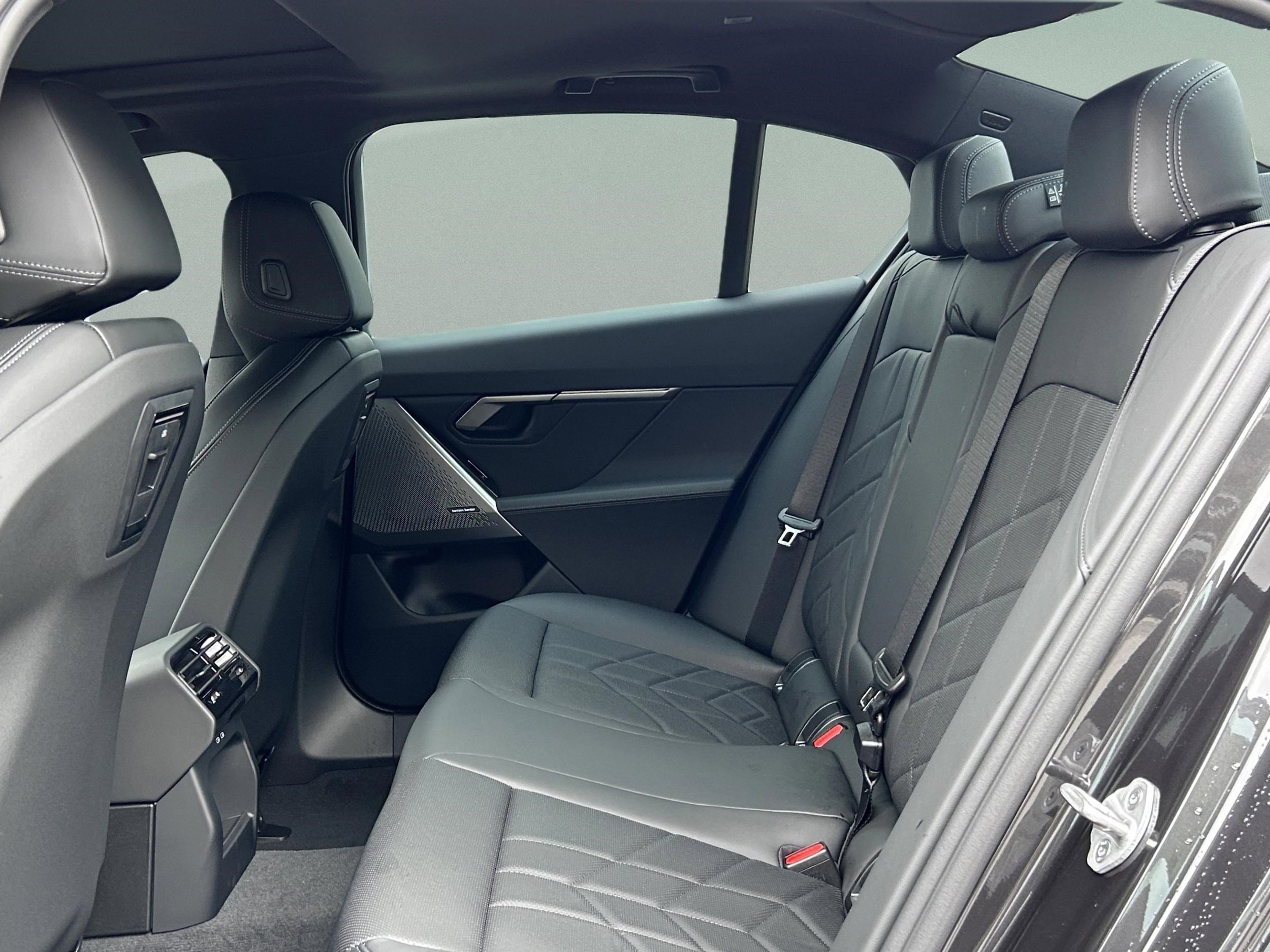 2026 BMW i5 40 - Photo 30