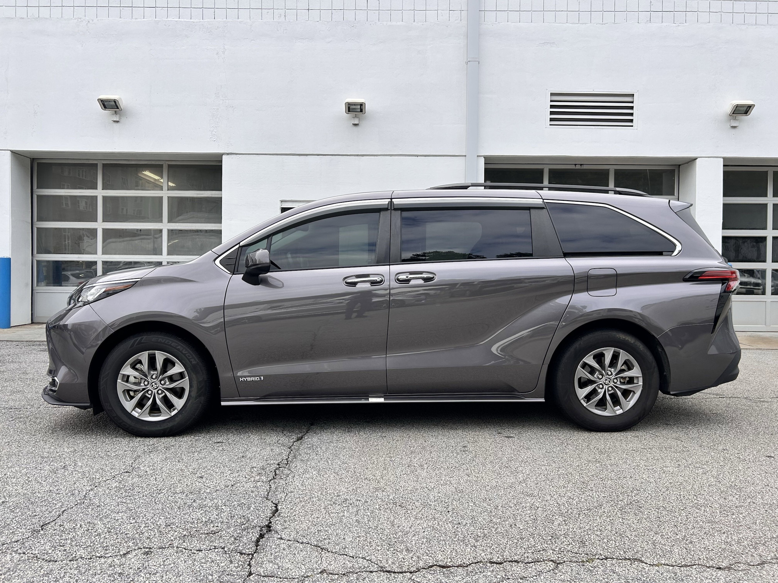 Used 2021 Toyota Sienna XLE with VIN 5TDYRKEC2MS022608 for sale in Decatur, GA