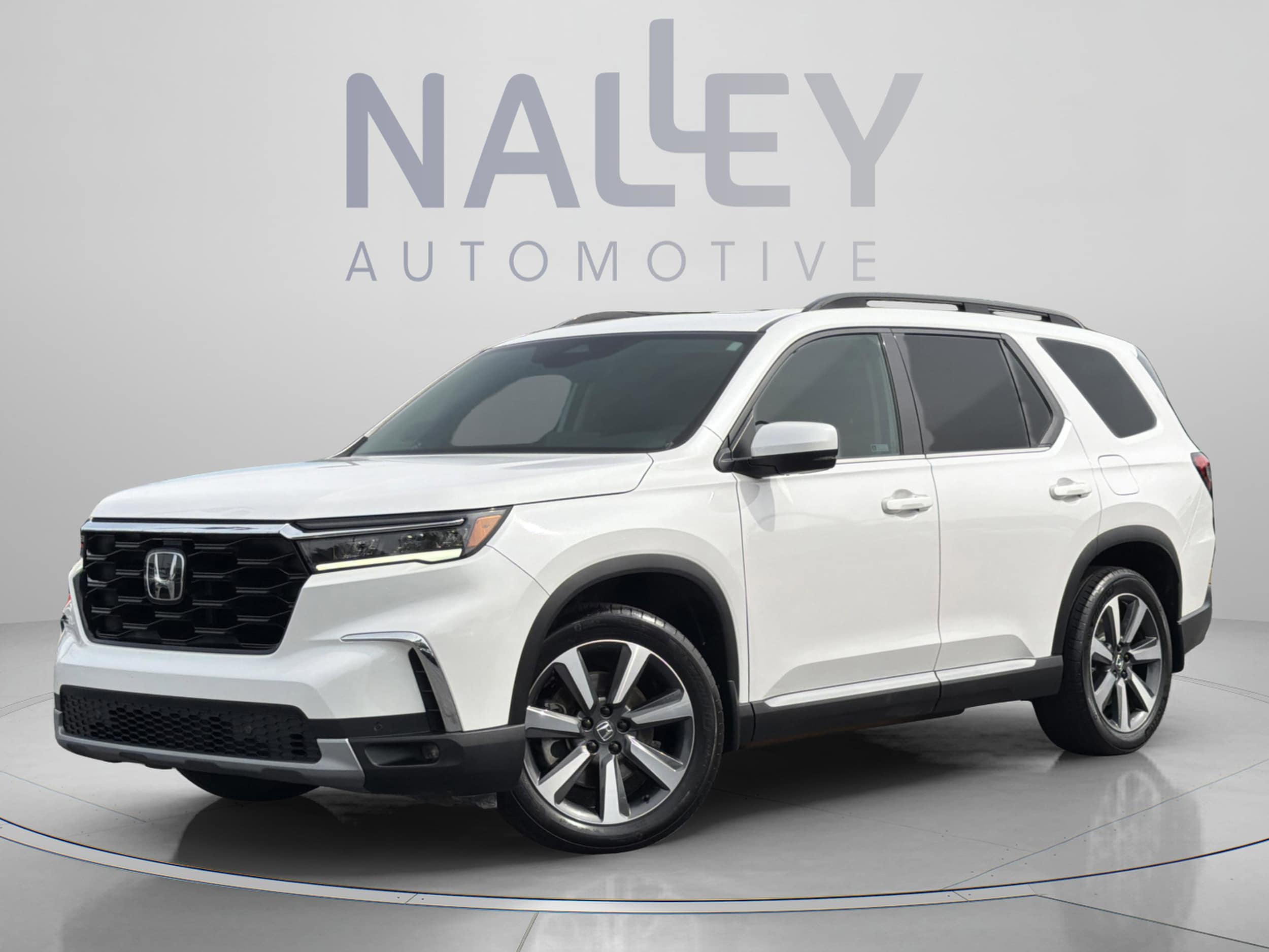 2023 Honda Pilot Touring 2WD's photo