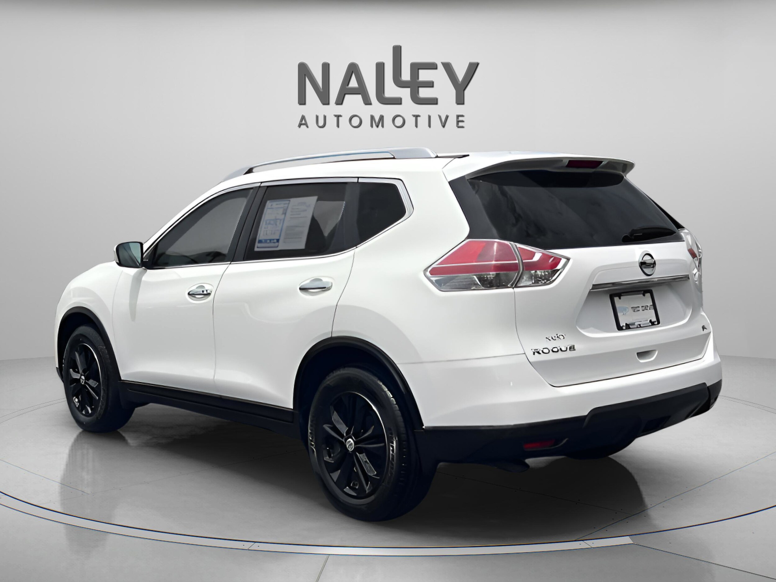 2016 Nissan Rogue SV photo 2