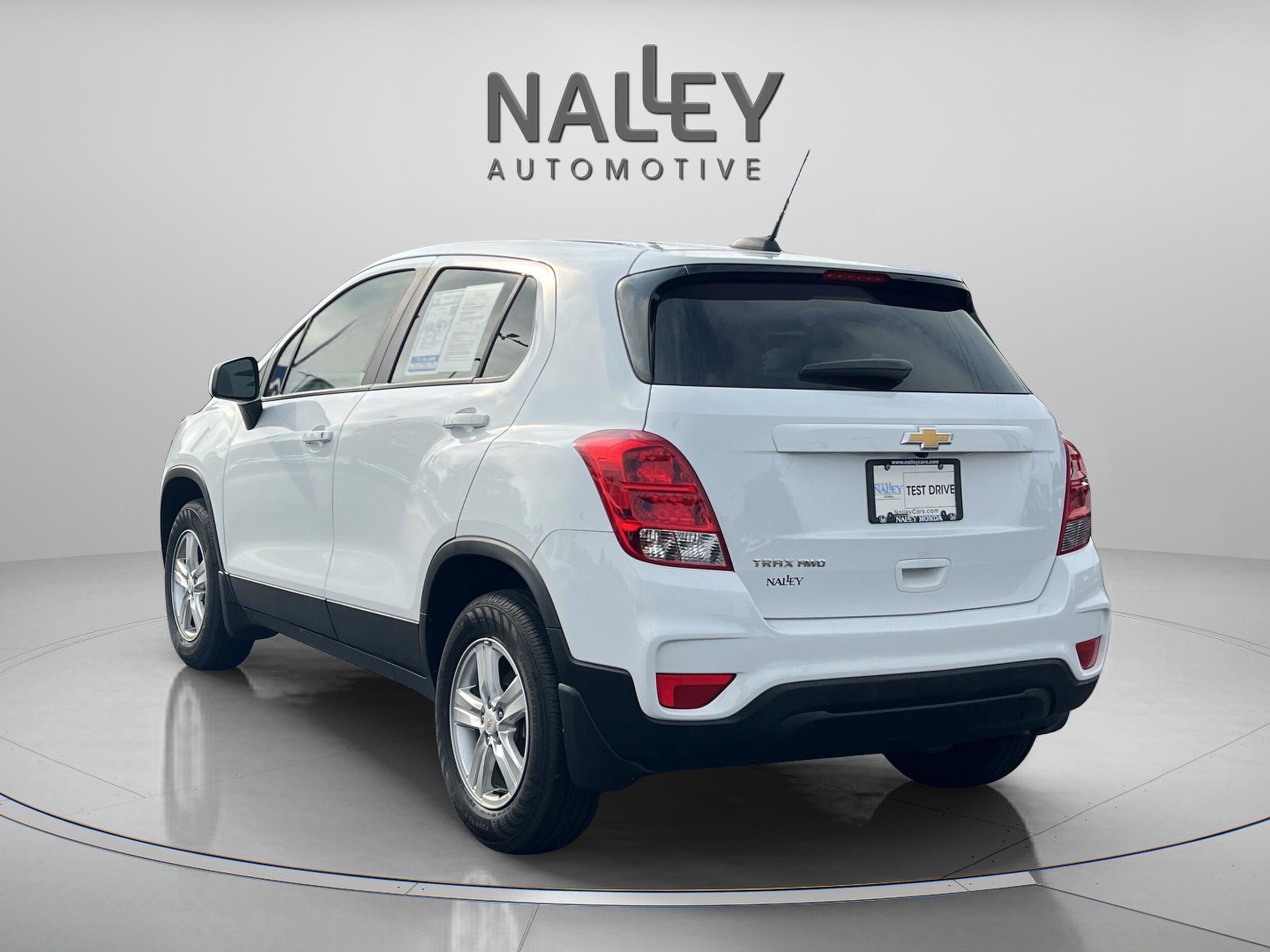 2022 Chevrolet Trax LS photo 3