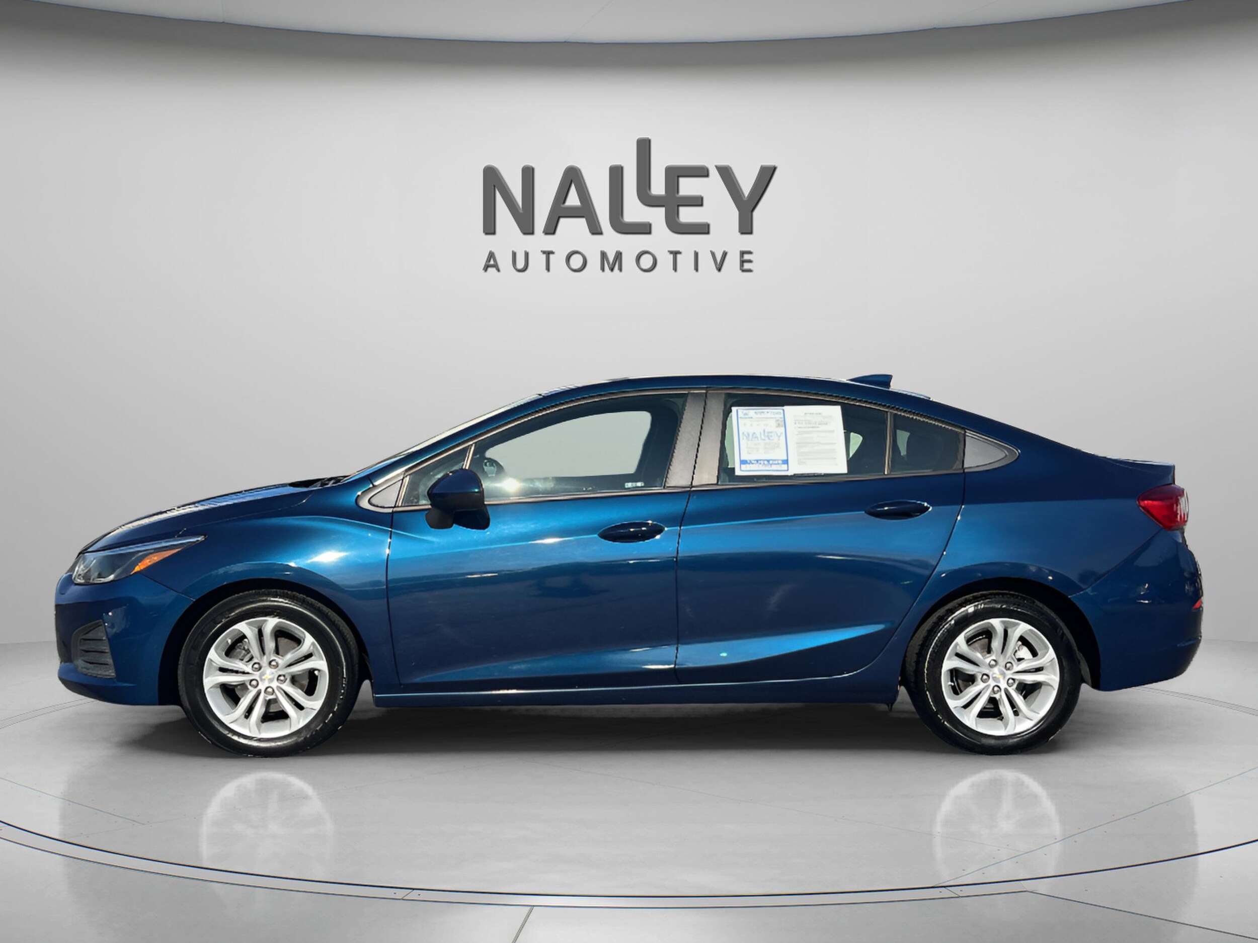 2019 Chevrolet Cruze LT photo 2