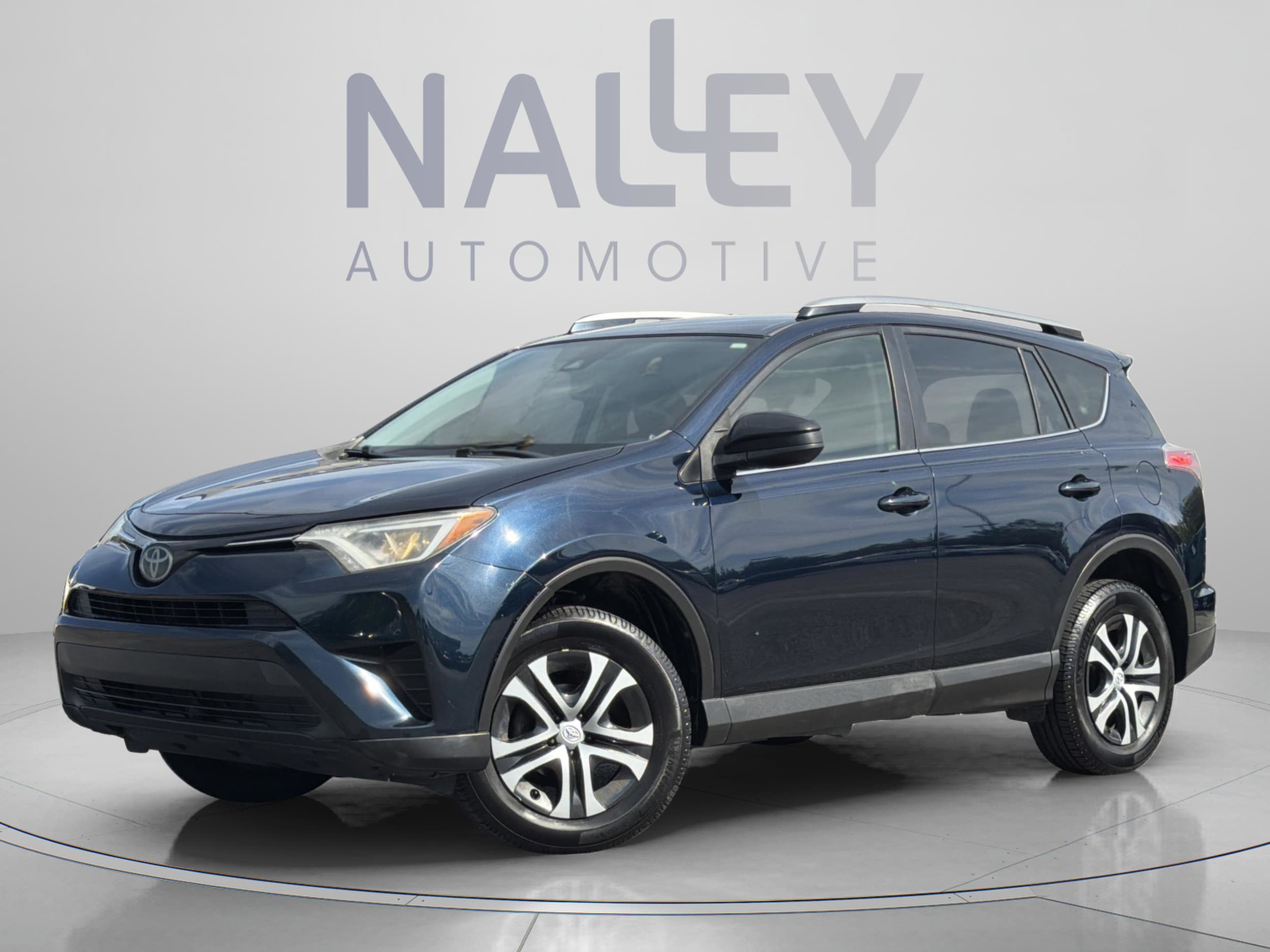 2018 Toyota RAV4 LE's photo