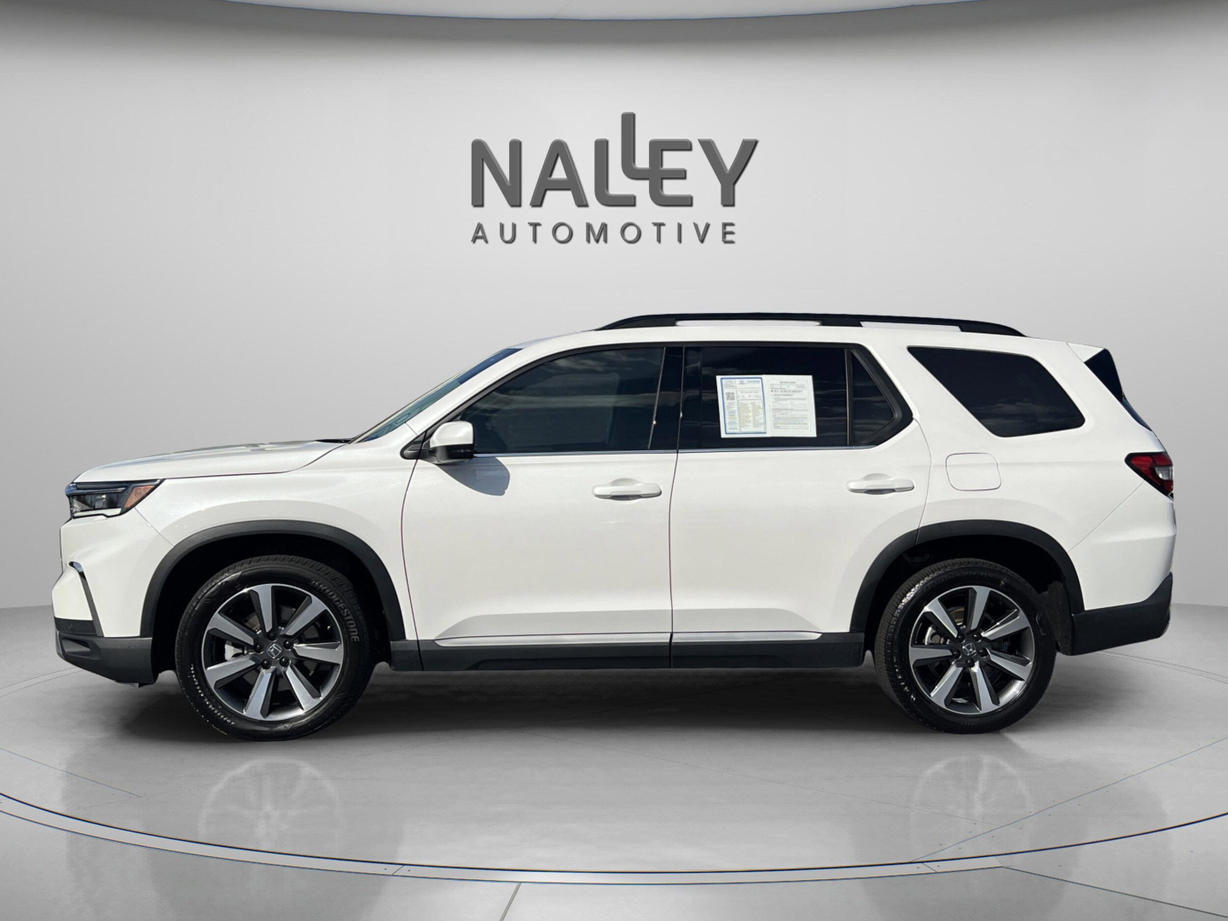 2024 Honda Pilot Touring photo 2