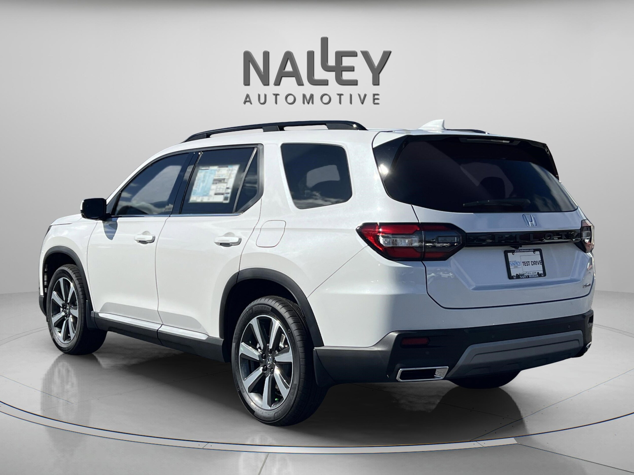 2025 Honda Pilot Touring photo 2