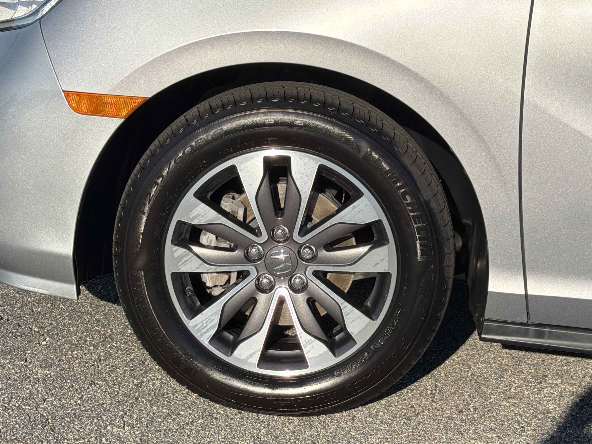 2022 Honda Odyssey EX-L - Photo 13