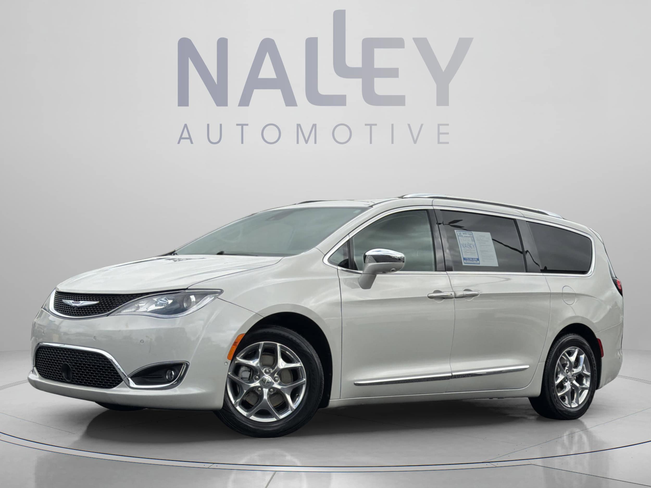 2019 Chrysler Pacifica Limited's photo