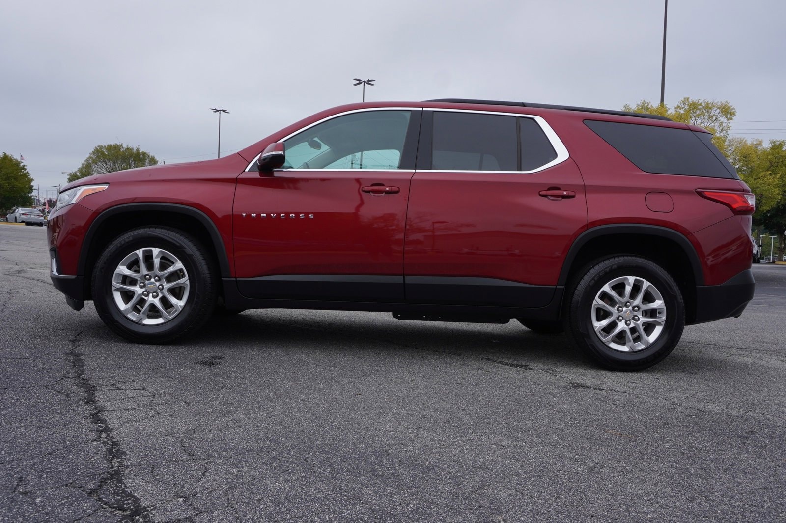 Used 2020 Chevrolet Traverse 1LT with VIN 1GNERGKW2LJ194459 for sale in Union City, GA