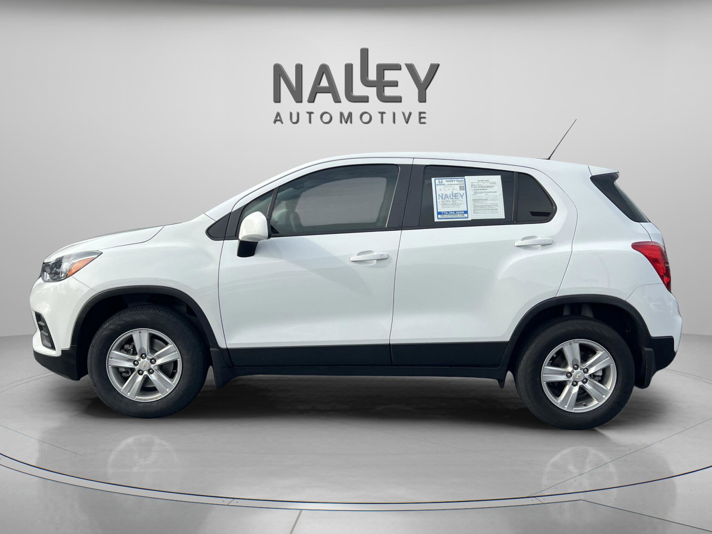 2022 Chevrolet Trax LS photo 2