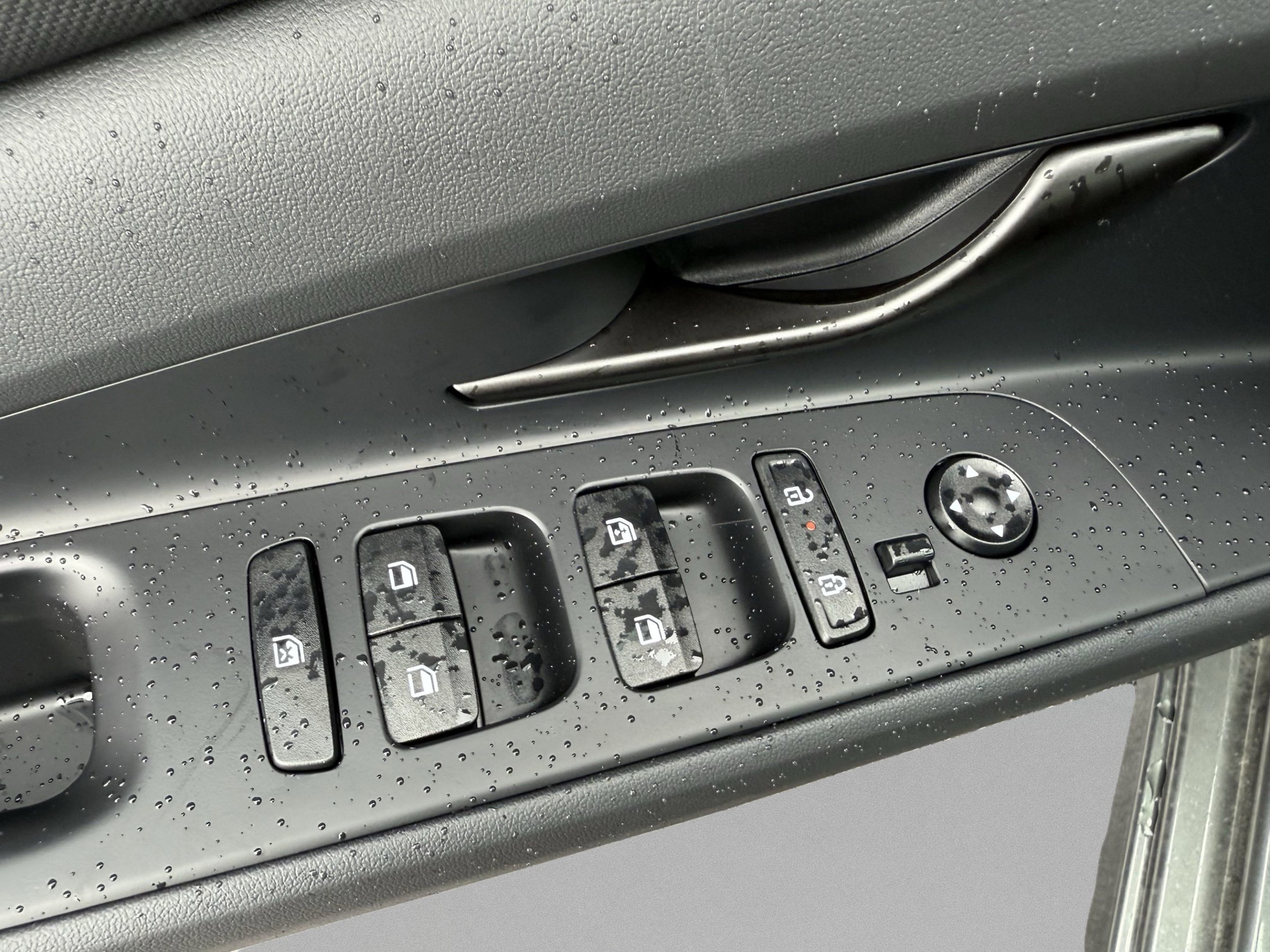 2025 Hyundai Elantra SEL - Photo 25