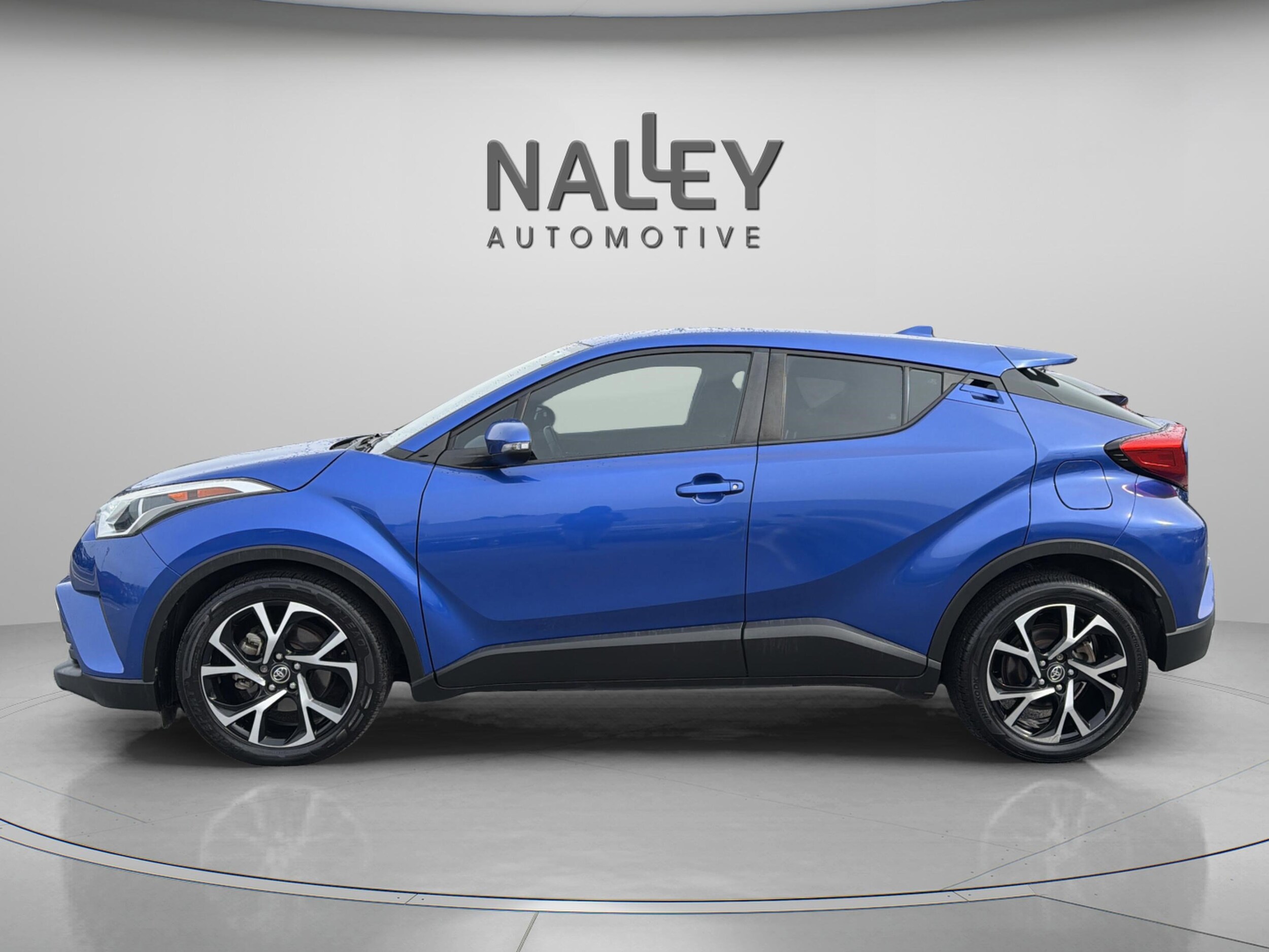 2018 Toyota C-HR XLE photo 2