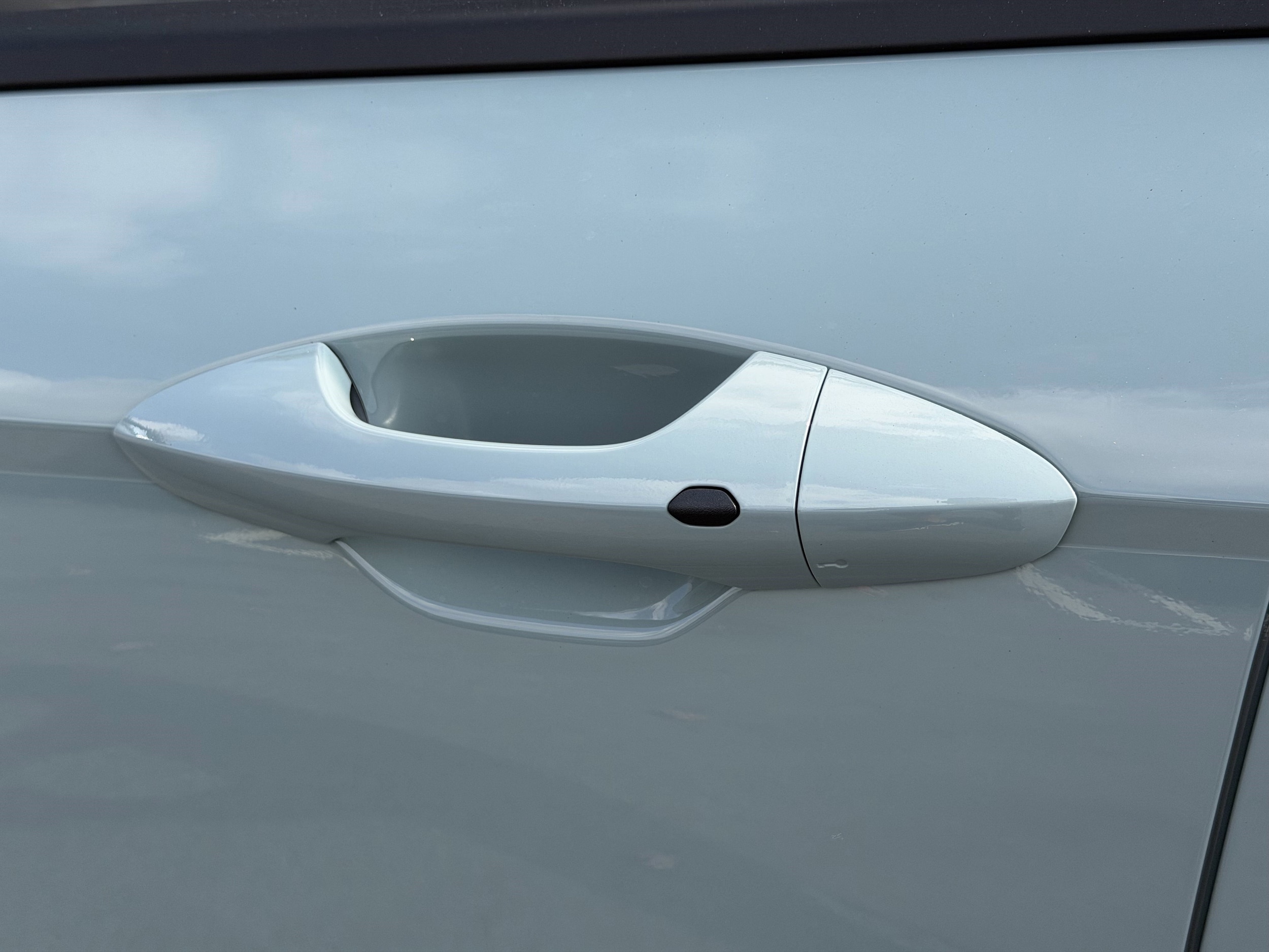 2026 Hyundai Kona SE photo 3