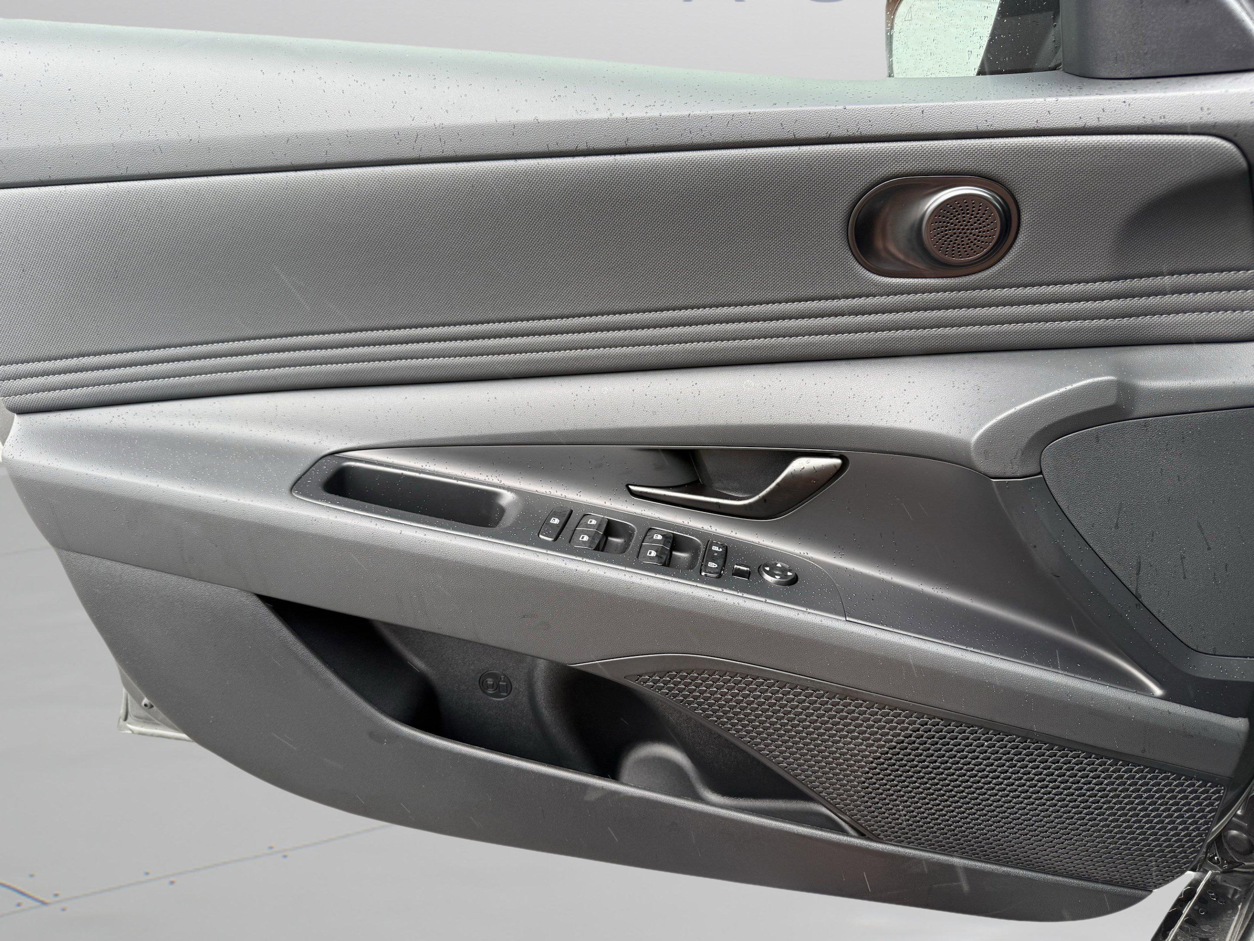2025 Hyundai Elantra SEL - Photo 32