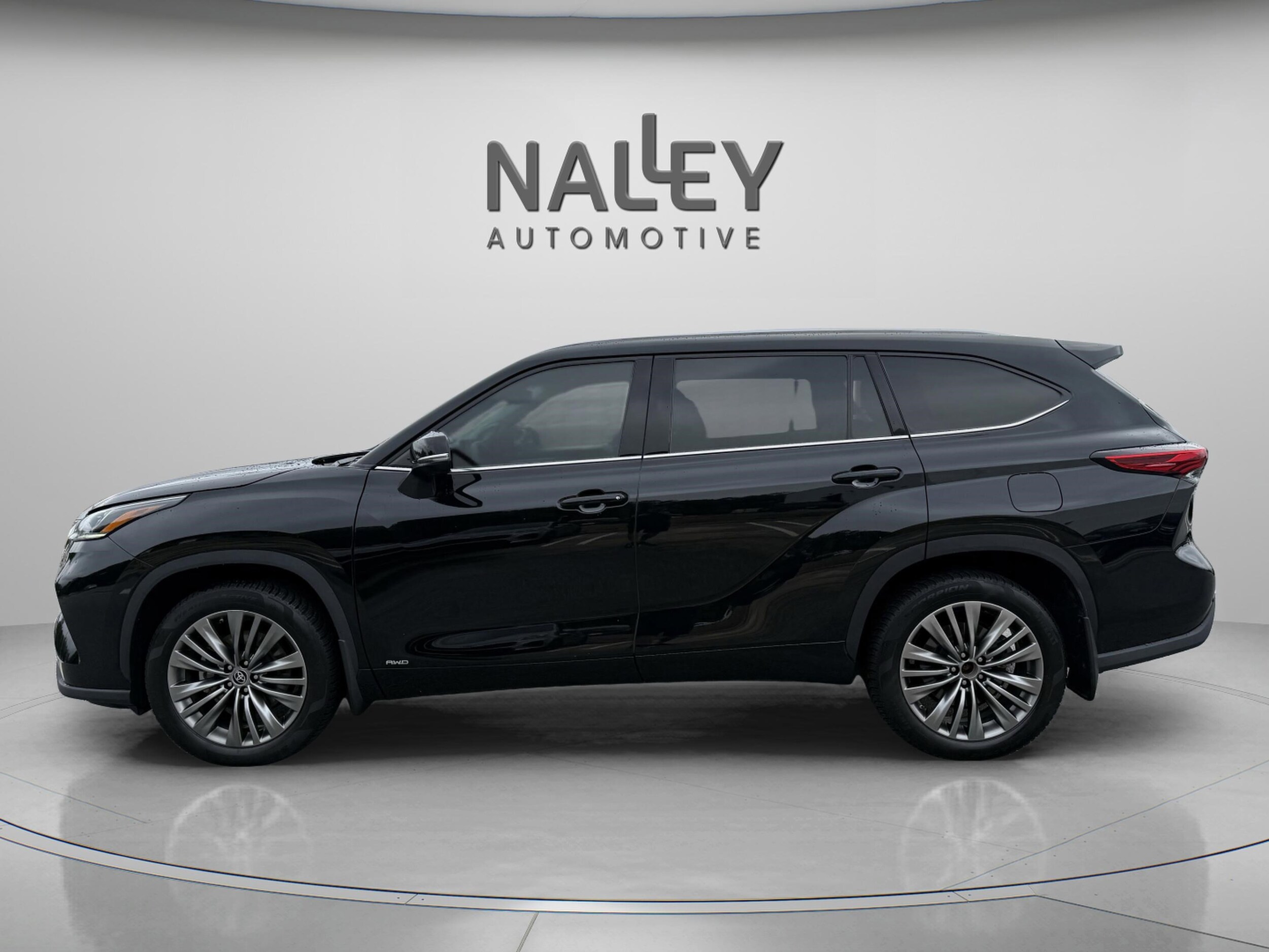 2022 Toyota Highlander Hybrid Platinum photo 2