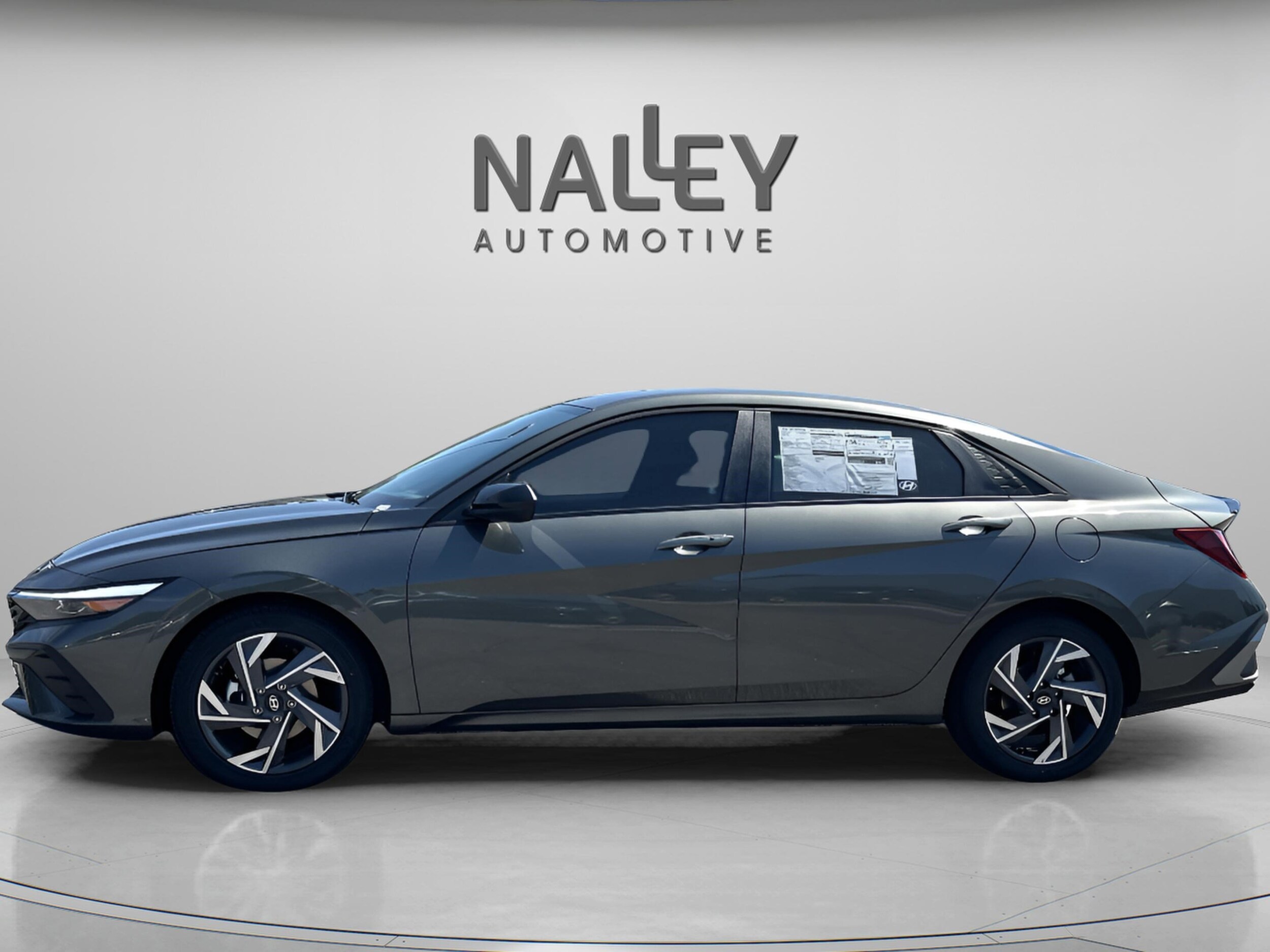 2025 Hyundai Elantra SEL Sport photo 2