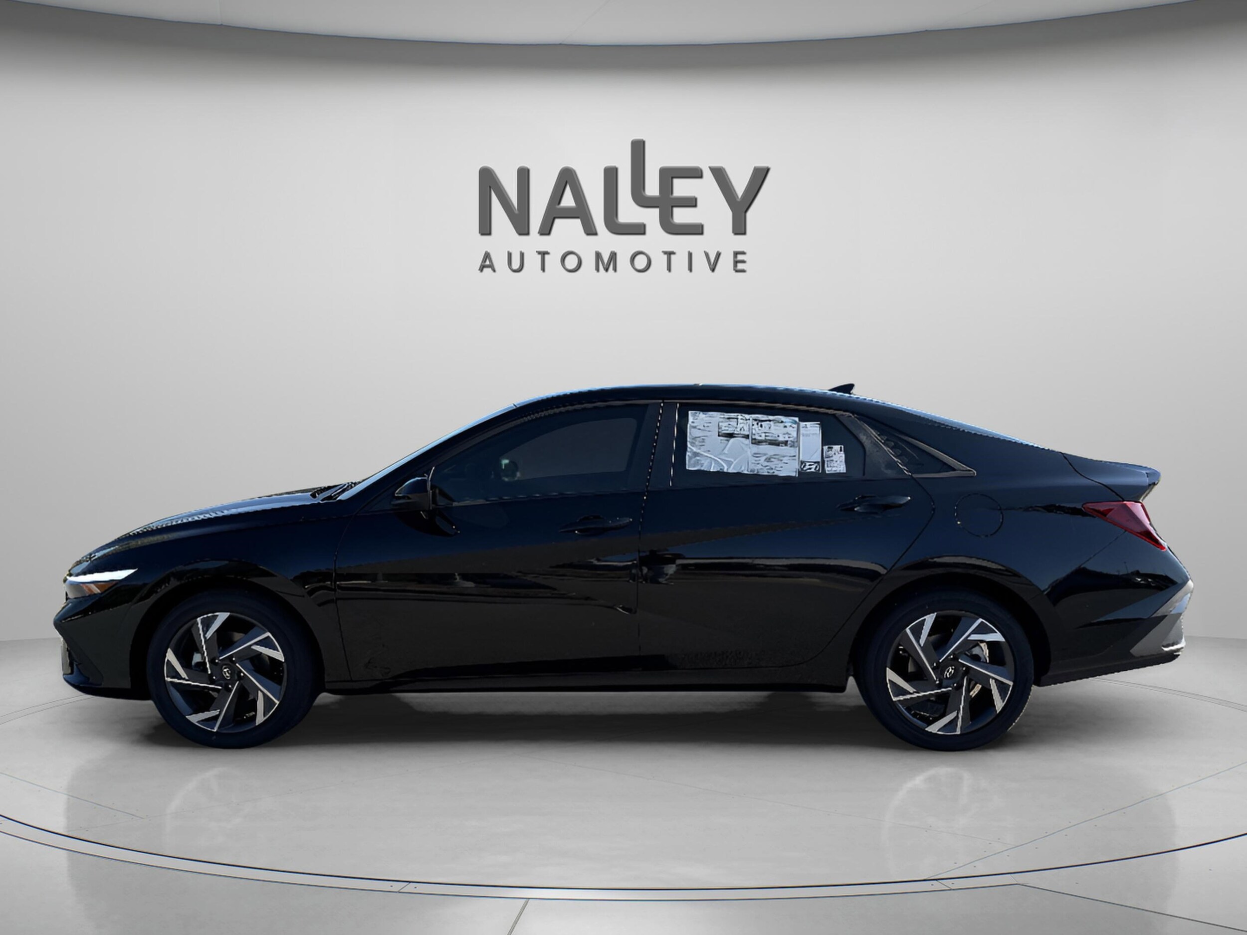 2025 Hyundai Elantra SEL Sport photo 2