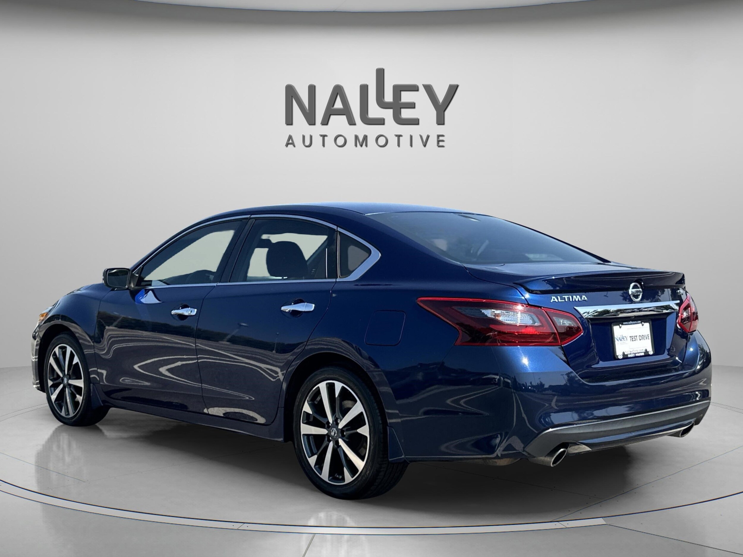 2017 Nissan Altima 2.5 SR photo 3