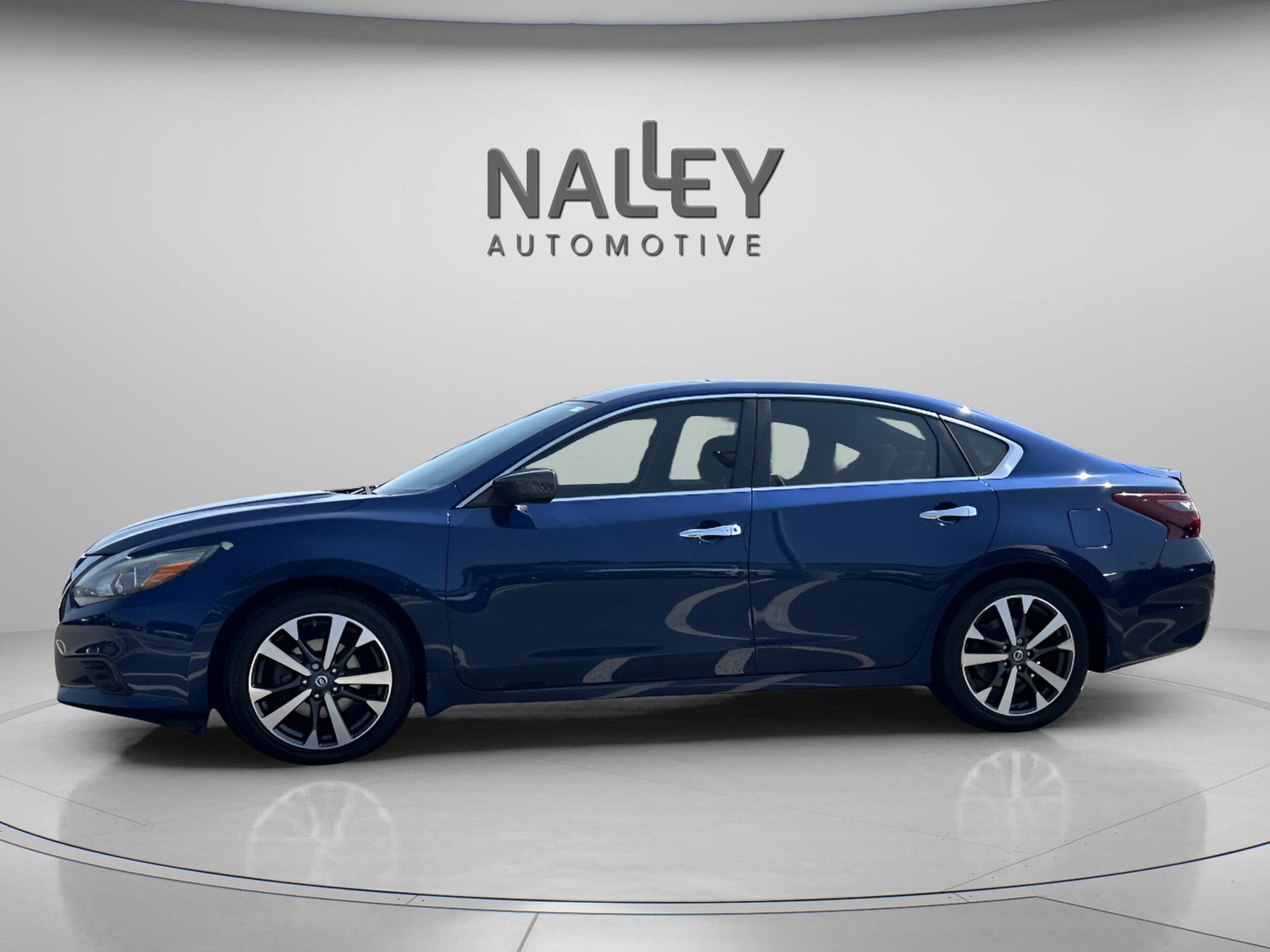 2017 Nissan Altima 2.5 SR photo 2