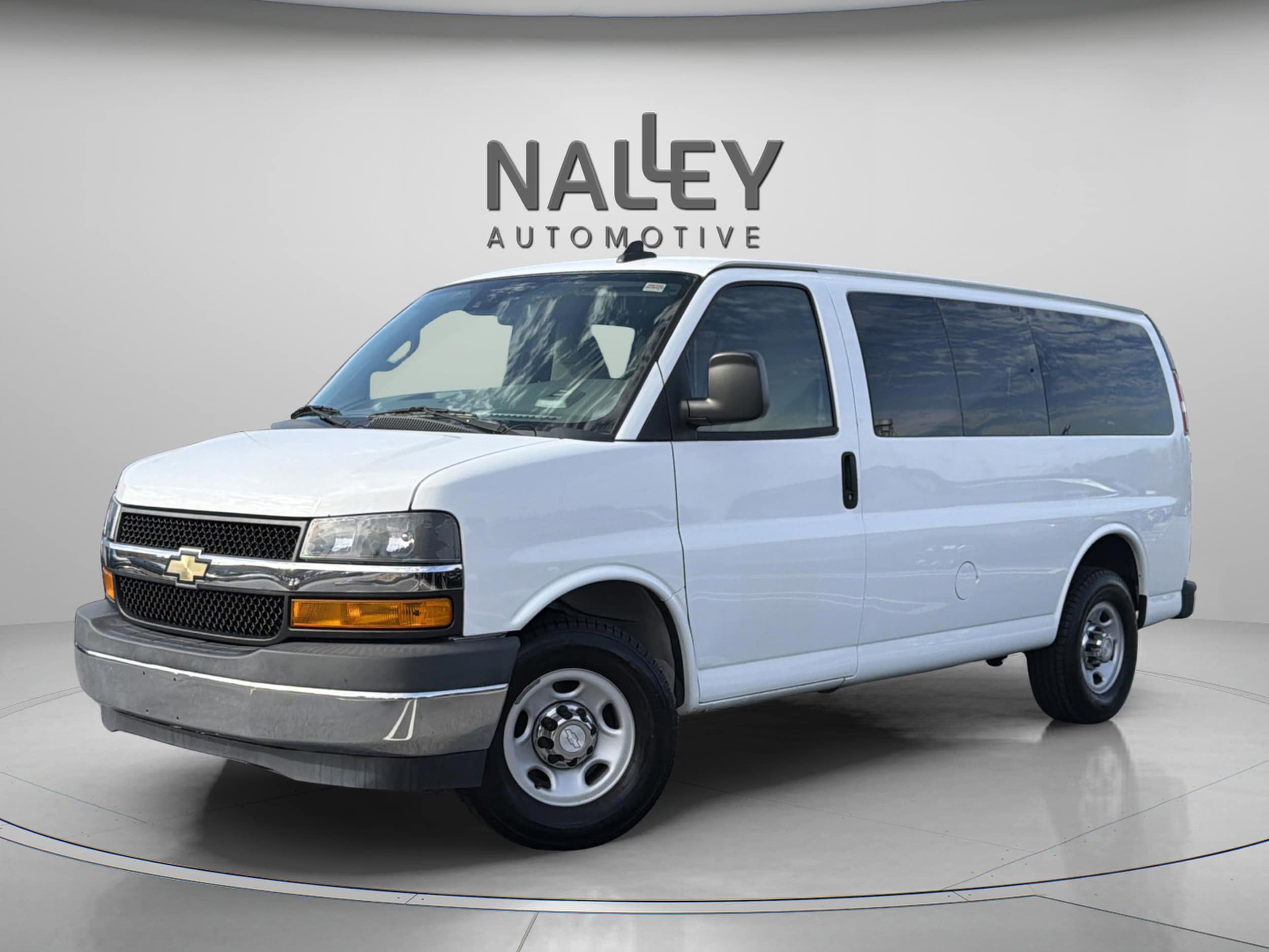2020 Chevrolet Express Passenger LT's photo