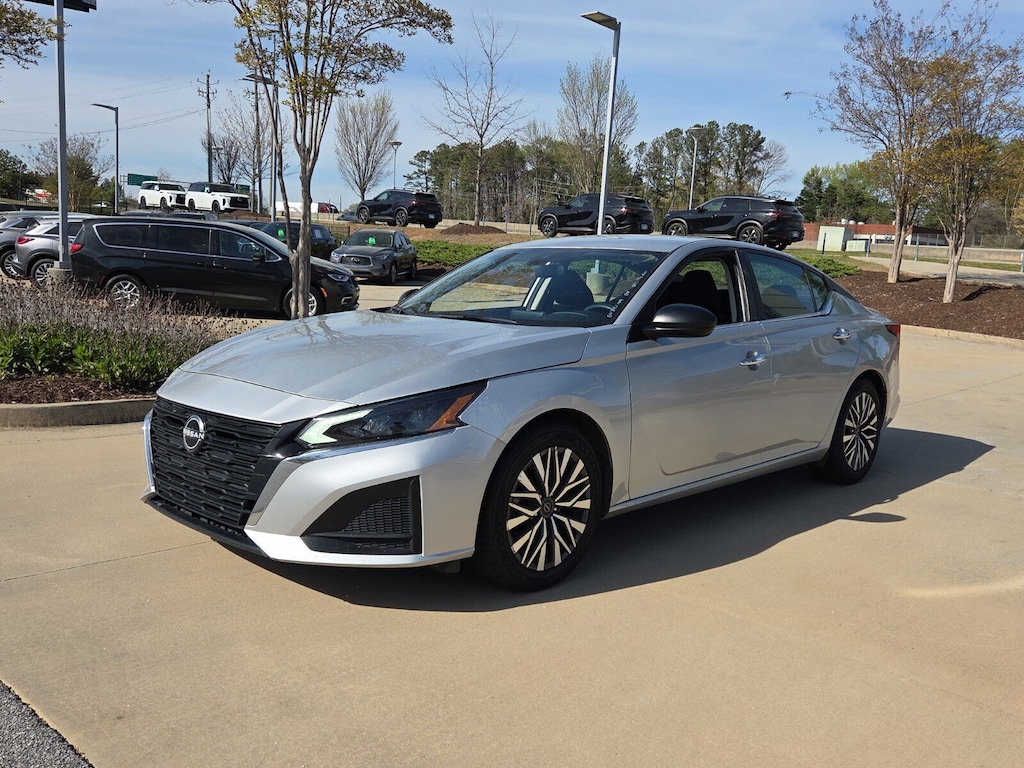 Used 2024 Nissan Altima 2.5 SV Sedan