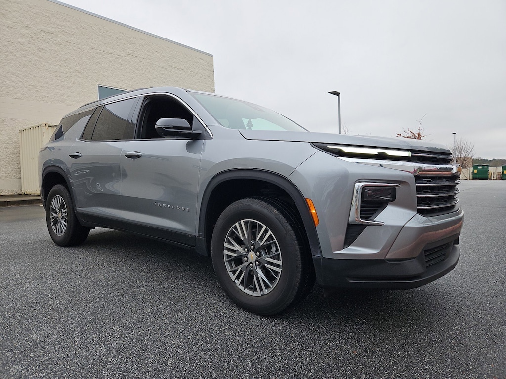 Used 2024 Chevrolet Traverse FWD LT SUV
